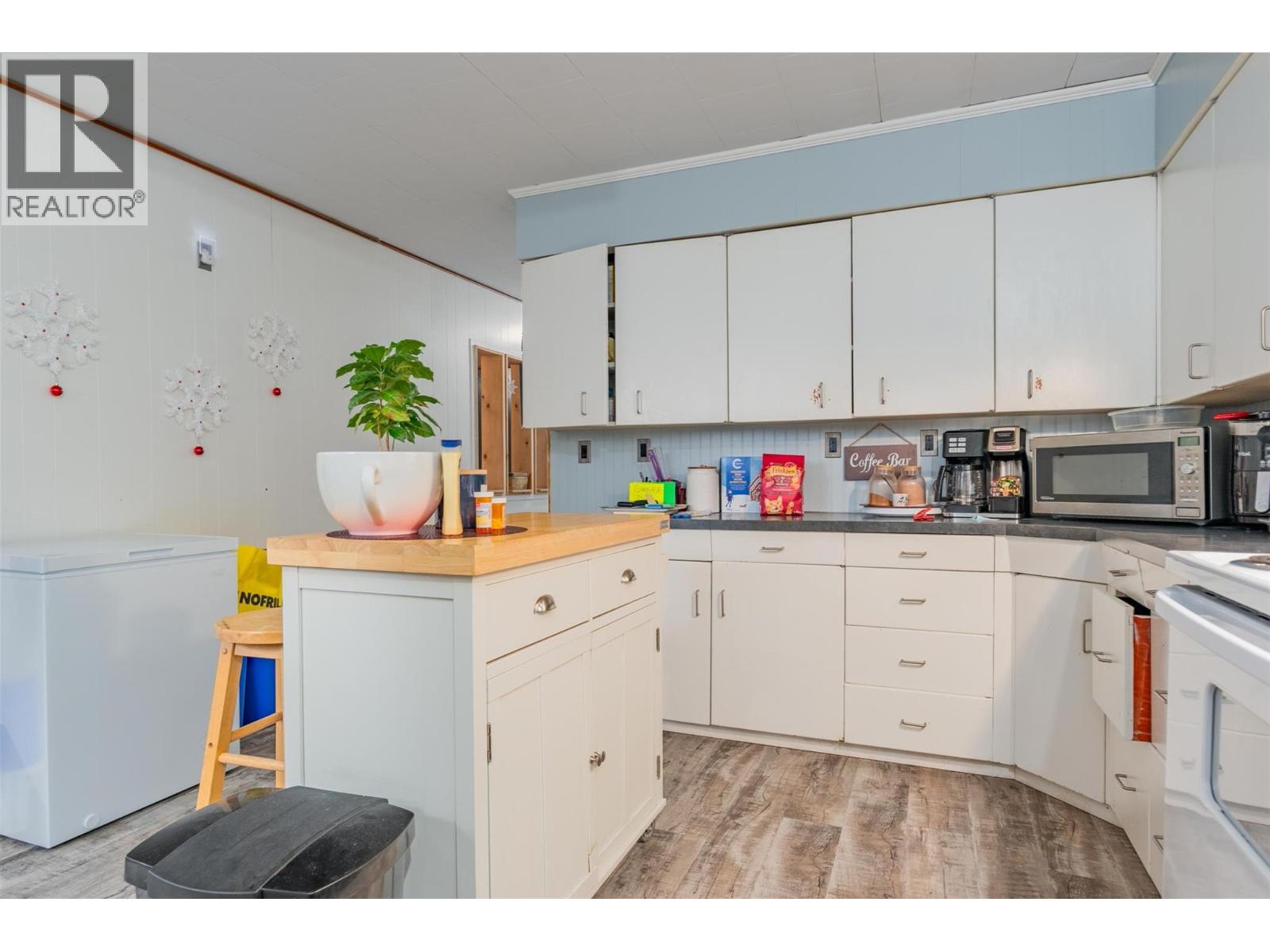 701 10th Avenue, Castlegar, British Columbia  V1N 1K8 - Photo 21 - 10370337