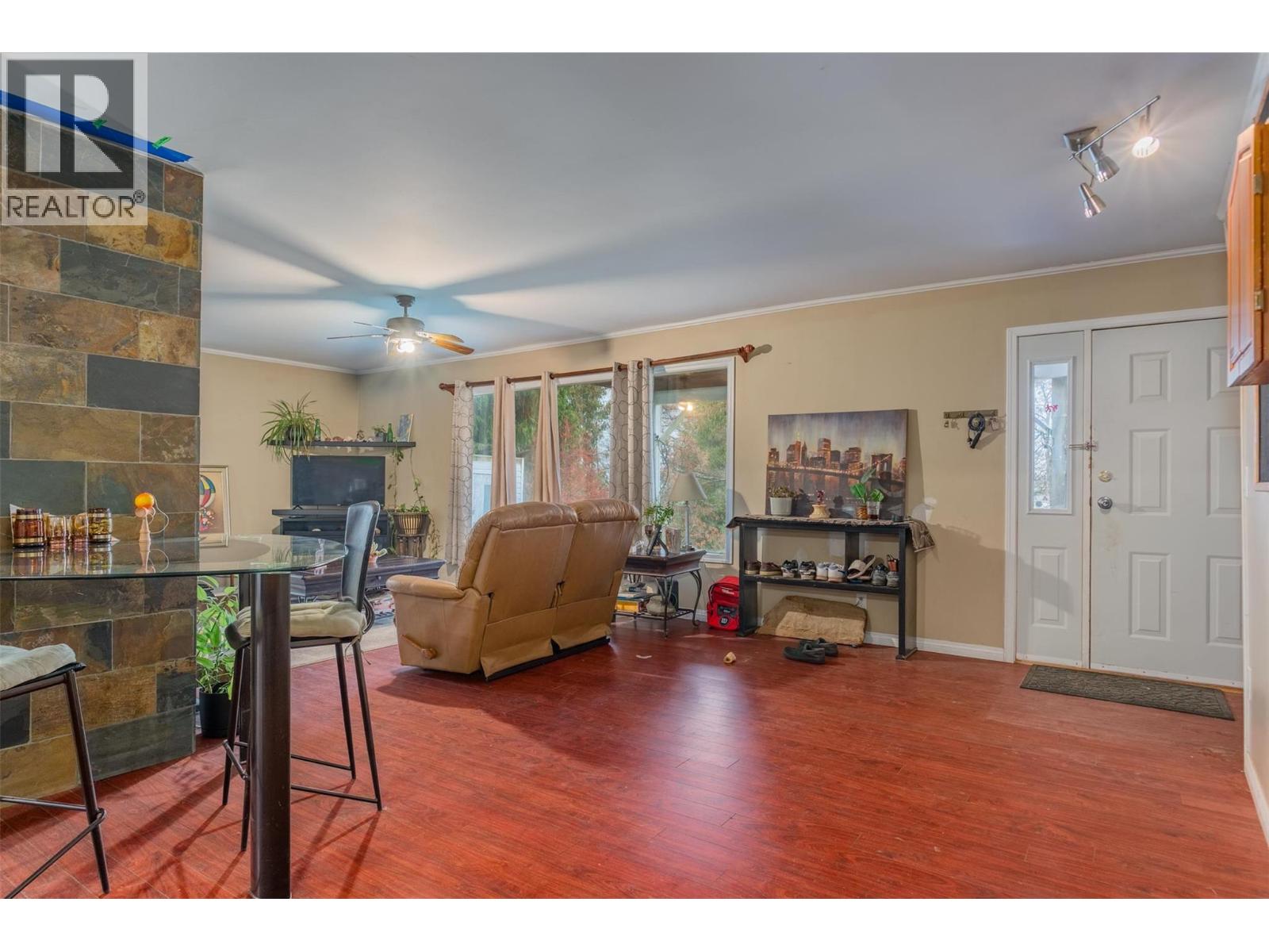 701 10th Avenue, Castlegar, British Columbia  V1N 1K8 - Photo 33 - 10370337