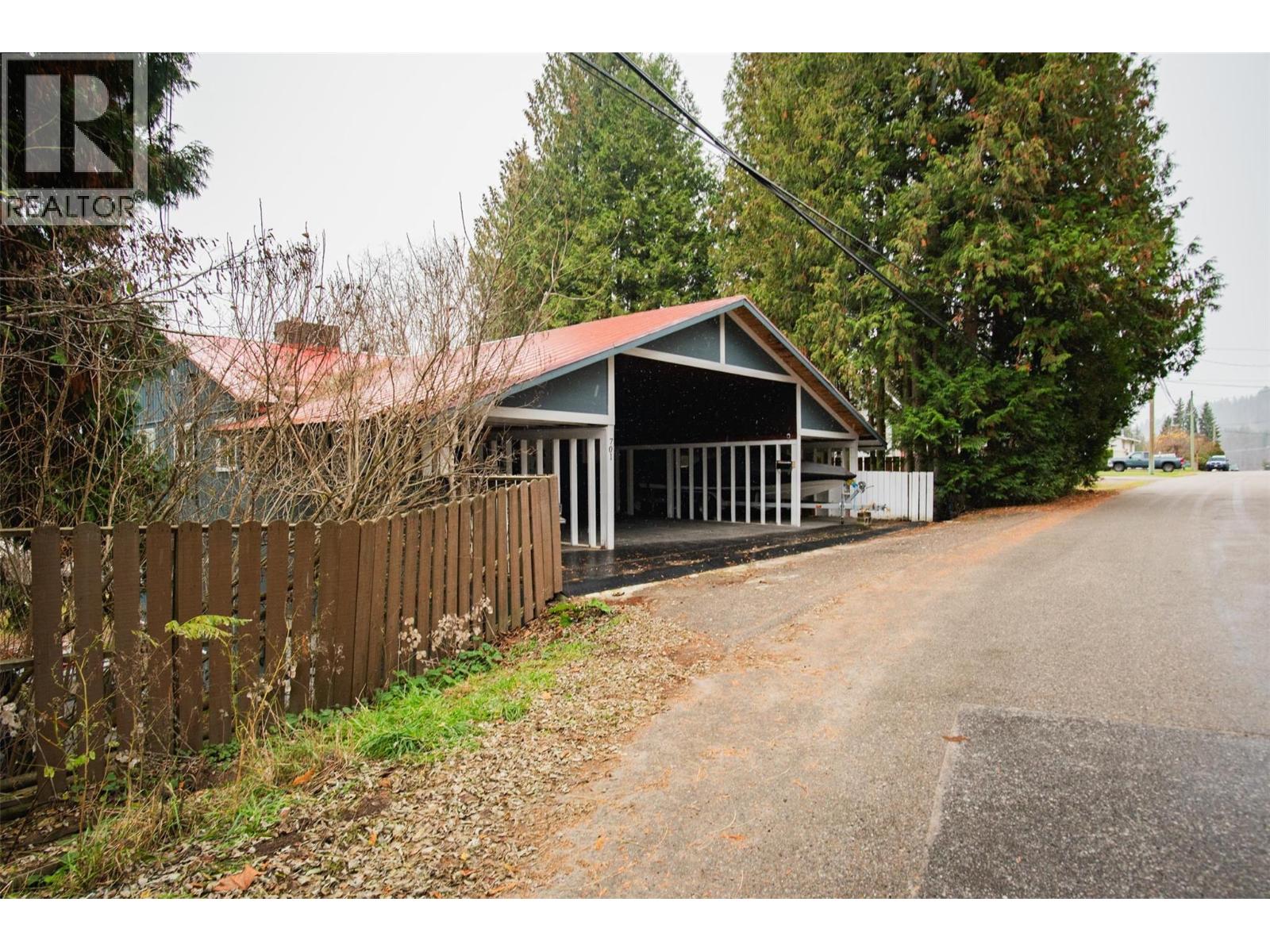 701 10th Avenue, Castlegar, British Columbia  V1N 1K8 - Photo 56 - 10370337
