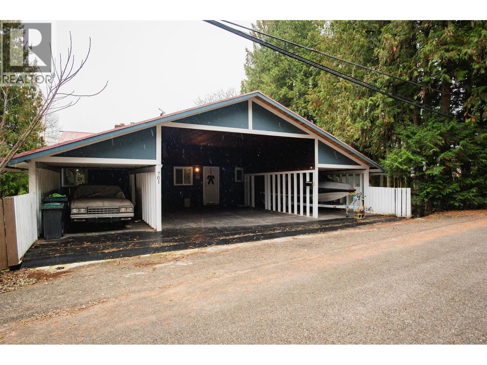 701 10th Avenue, Castlegar, British Columbia  V1N 1K8 - Photo 57 - 10370337