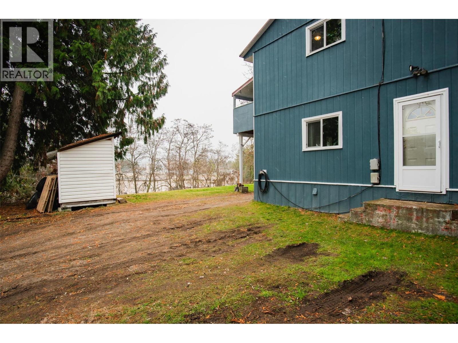 701 10th Avenue, Castlegar, British Columbia  V1N 1K8 - Photo 62 - 10370337