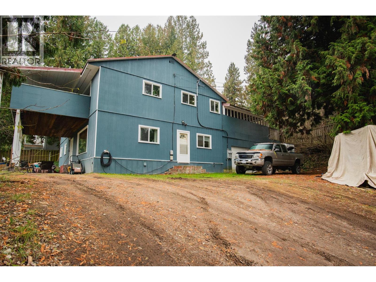 701 10th Avenue, Castlegar, British Columbia  V1N 1K8 - Photo 63 - 10370337