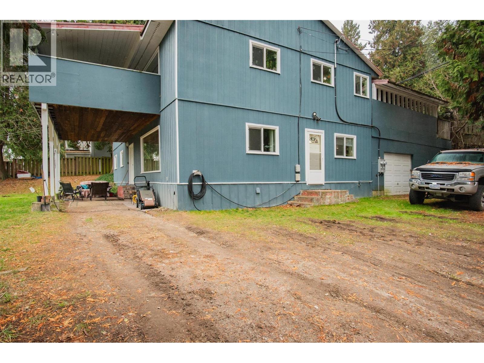 701 10th Avenue, Castlegar, British Columbia  V1N 1K8 - Photo 64 - 10370337