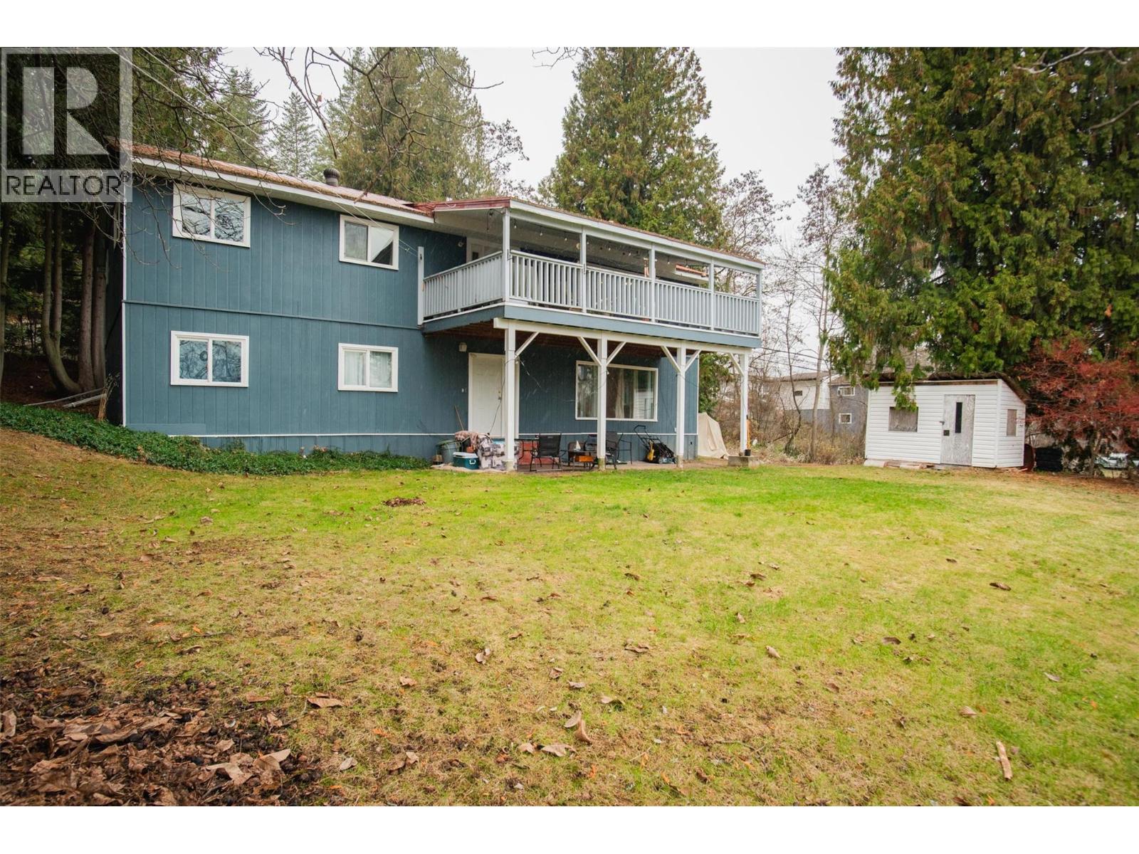 701 10th Avenue, Castlegar, British Columbia  V1N 1K8 - Photo 68 - 10370337