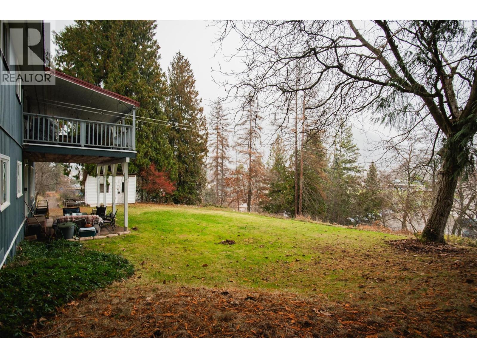 701 10th Avenue, Castlegar, British Columbia  V1N 1K8 - Photo 71 - 10370337