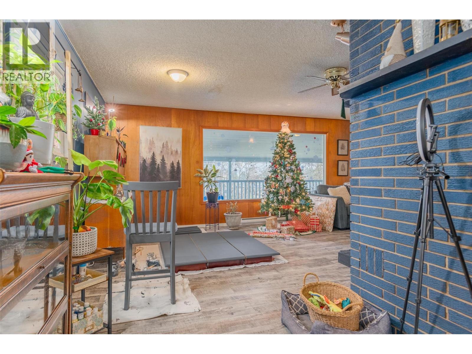 701 10th Avenue, Castlegar, British Columbia  V1N 1K8 - Photo 8 - 10370337