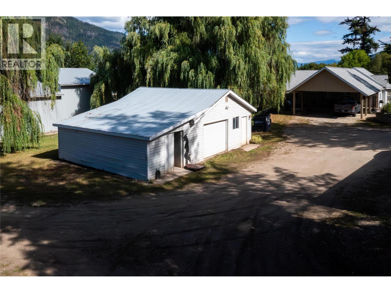 7630 97a Highway, Mara, British Columbia  V0E 2K0 - Photo 35 - 10370680