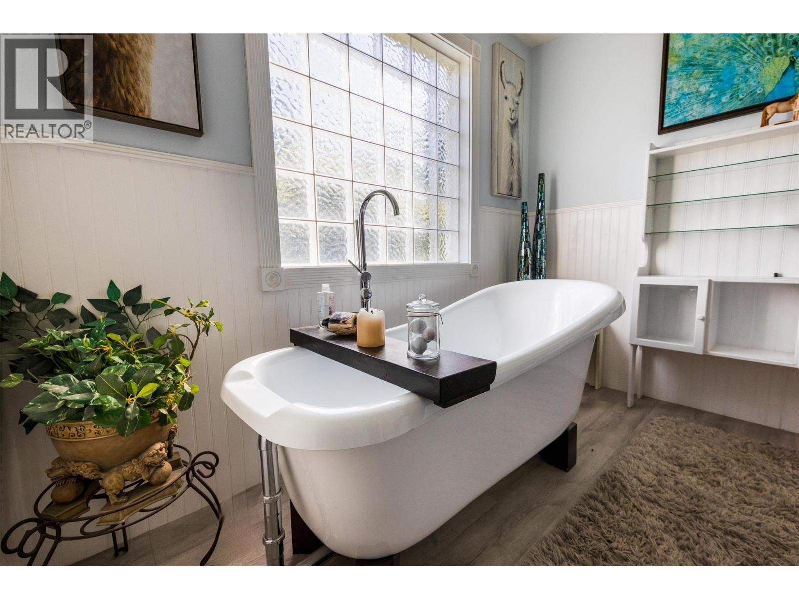 7630 97a Highway, Mara, British Columbia  V0E 2K0 - Photo 8 - 10370680