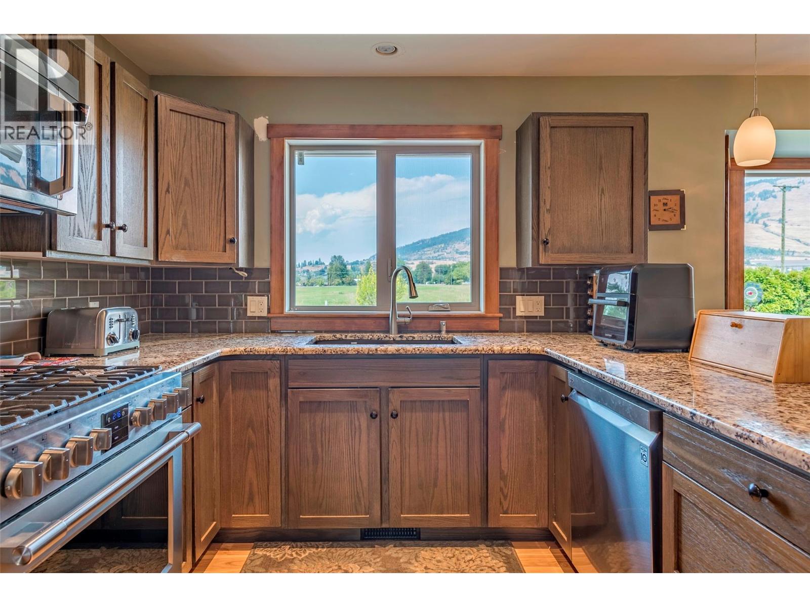 7800 Howe Drive, Coldstream, British Columbia  V1B 3C3 - Photo 3 - 10370575