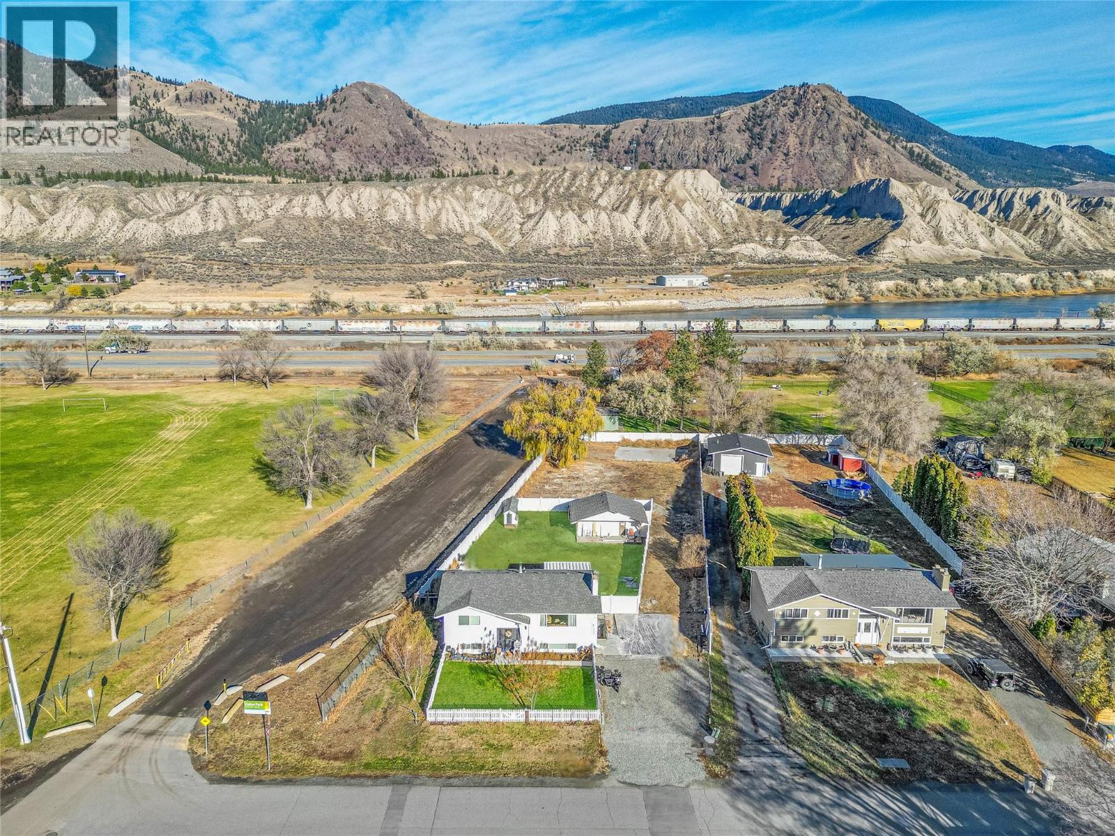 5764 Todd Hill Crescent, Kamloops, British Columbia  V2C 4X8 - Photo 2 - 10370751