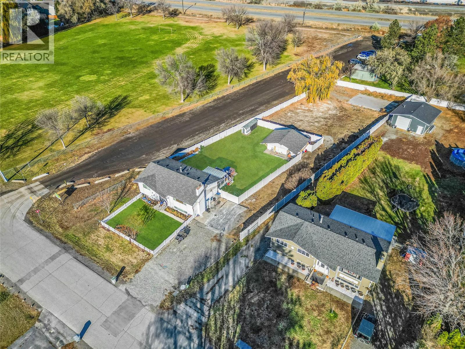 5764 Todd Hill Crescent, Kamloops, British Columbia  V2C 4X8 - Photo 4 - 10370751