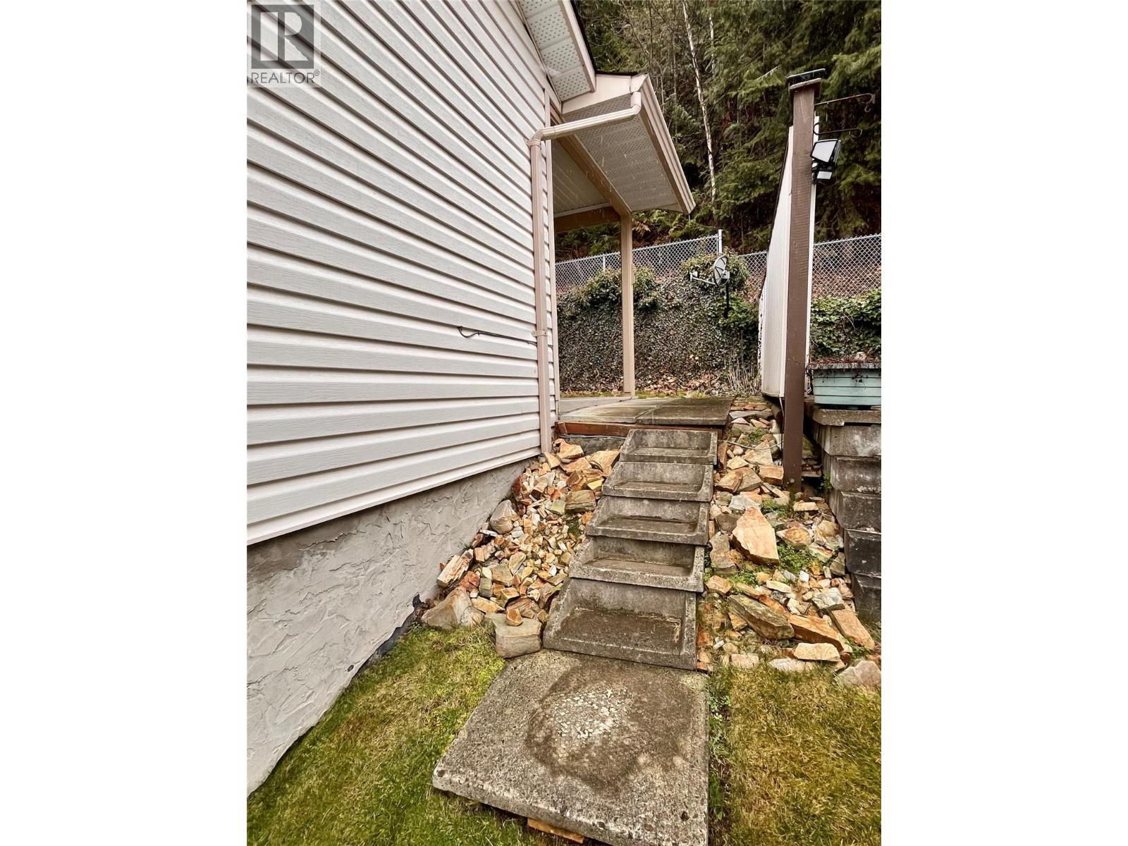 2210 Columbia Avenue Unit# 13, Castlegar, British Columbia  V1N 2X1 - Photo 28 - 10370701