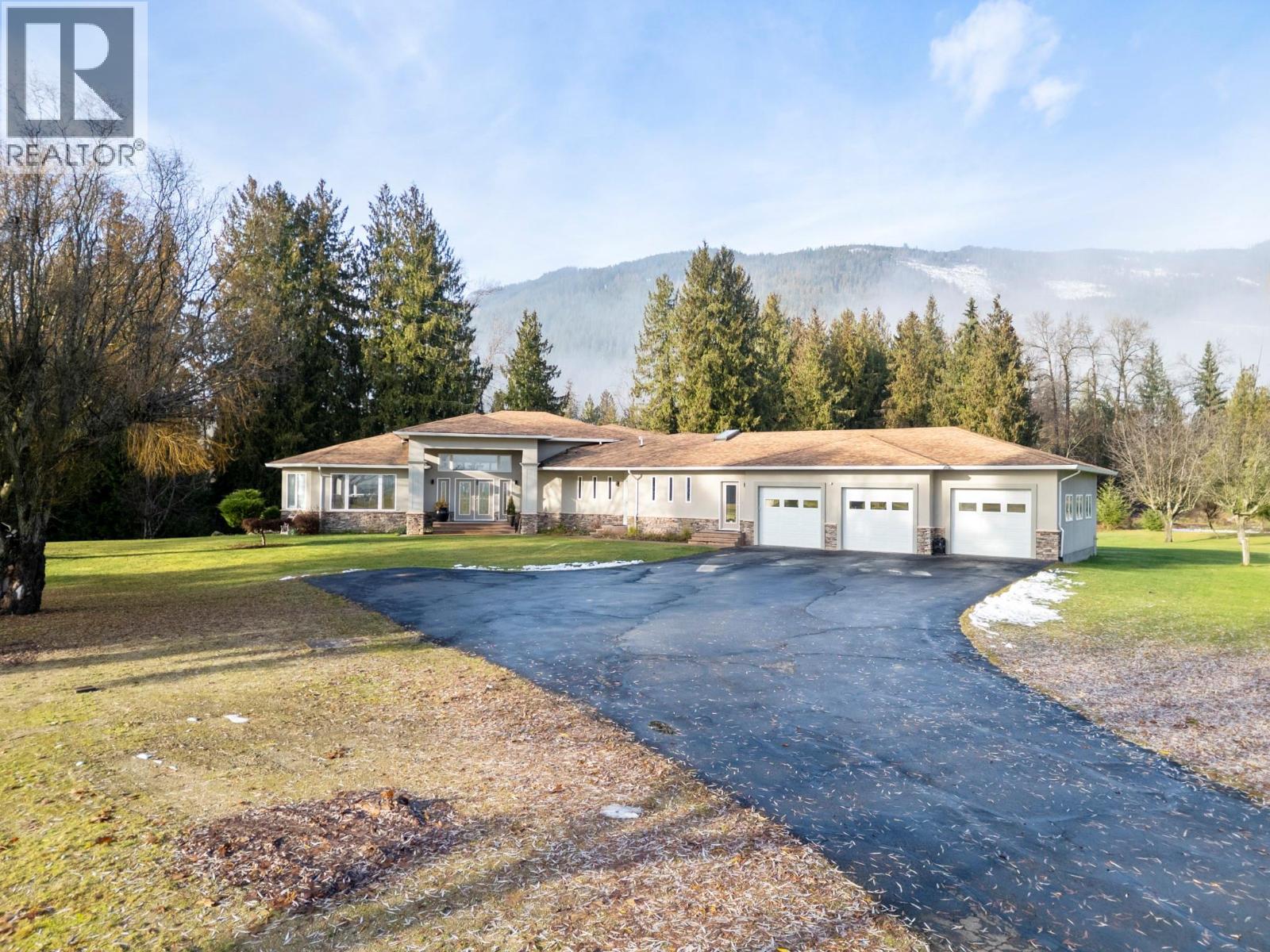 1200 Trans Canada Highway, Sicamous, British Columbia  V0E 2V0 - Photo 2 - 10370718