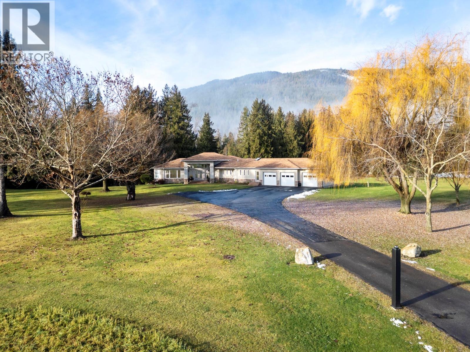 1200 Trans Canada Highway, Sicamous, British Columbia  V0E 2V0 - Photo 24 - 10370718