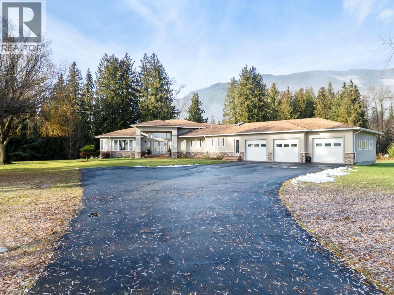 1200 Trans Canada Highway, Sicamous, British Columbia  V0E 2V0 - Photo 25 - 10370718