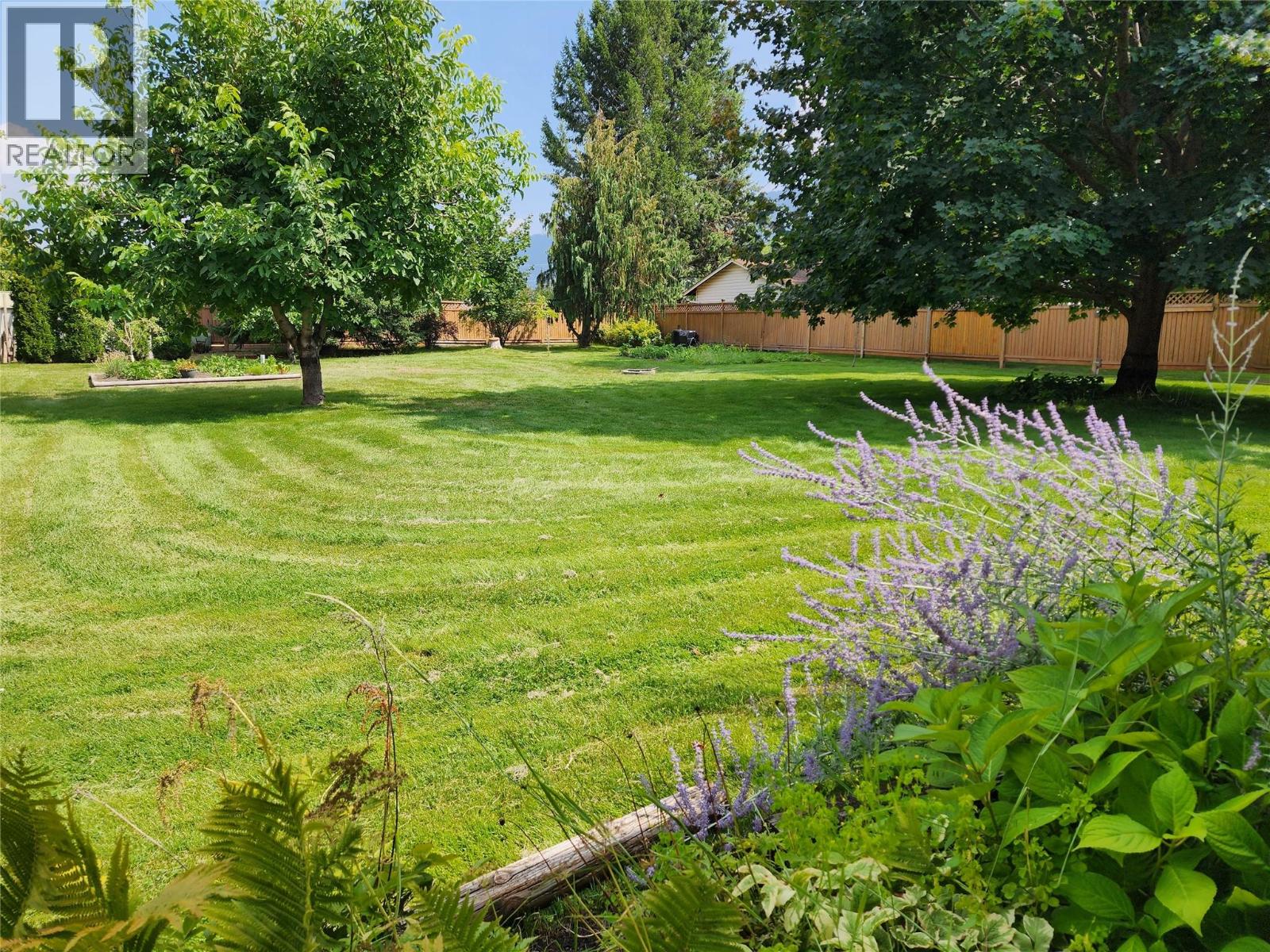 6210 York Road, Grand Forks, British Columbia  V0H 1H2 - Photo 8 - 10370504