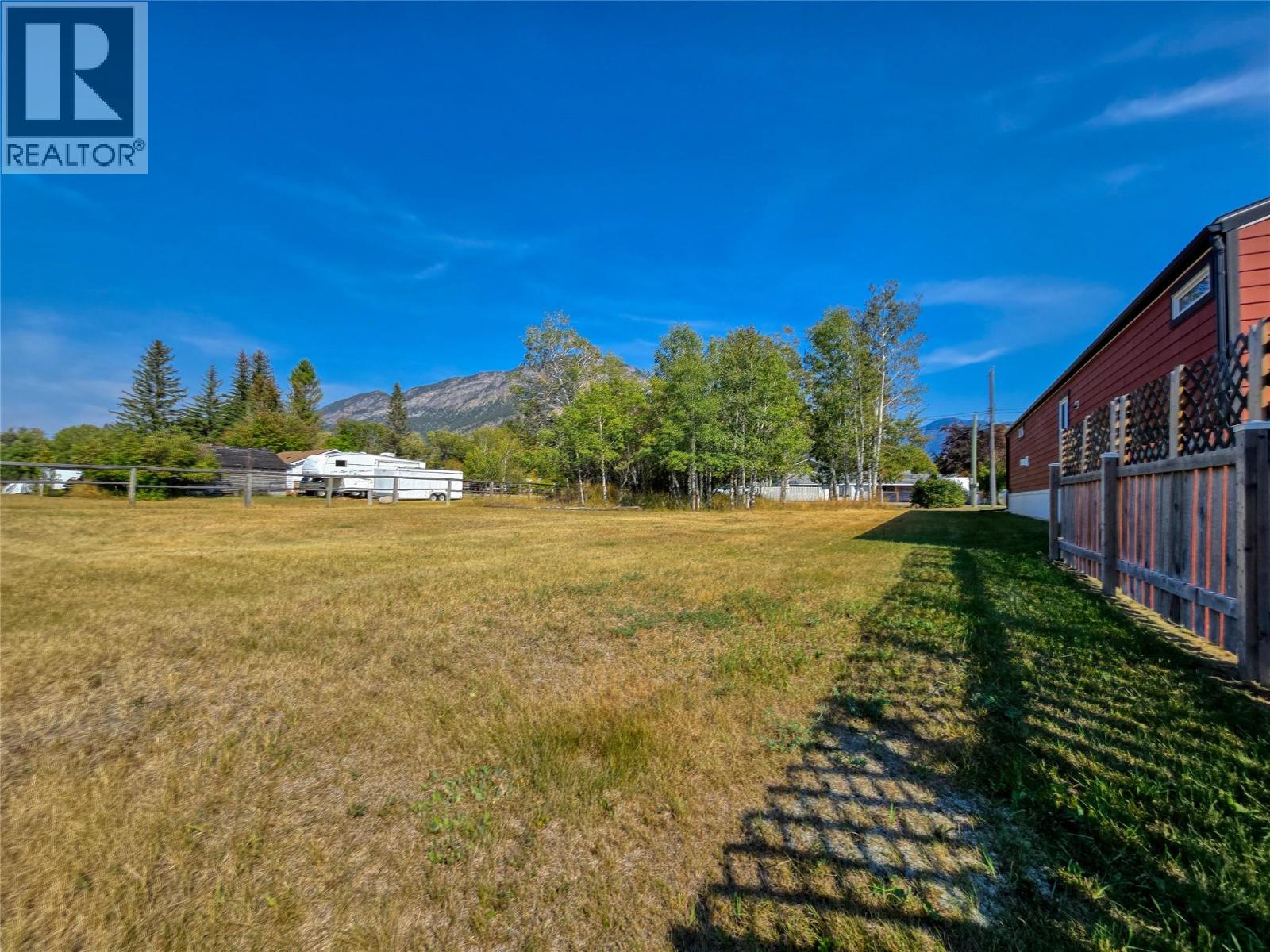 8913 Shaughnessy Street, Canal Flats, British Columbia  V0A 1E0 - Photo 9 - 10370836