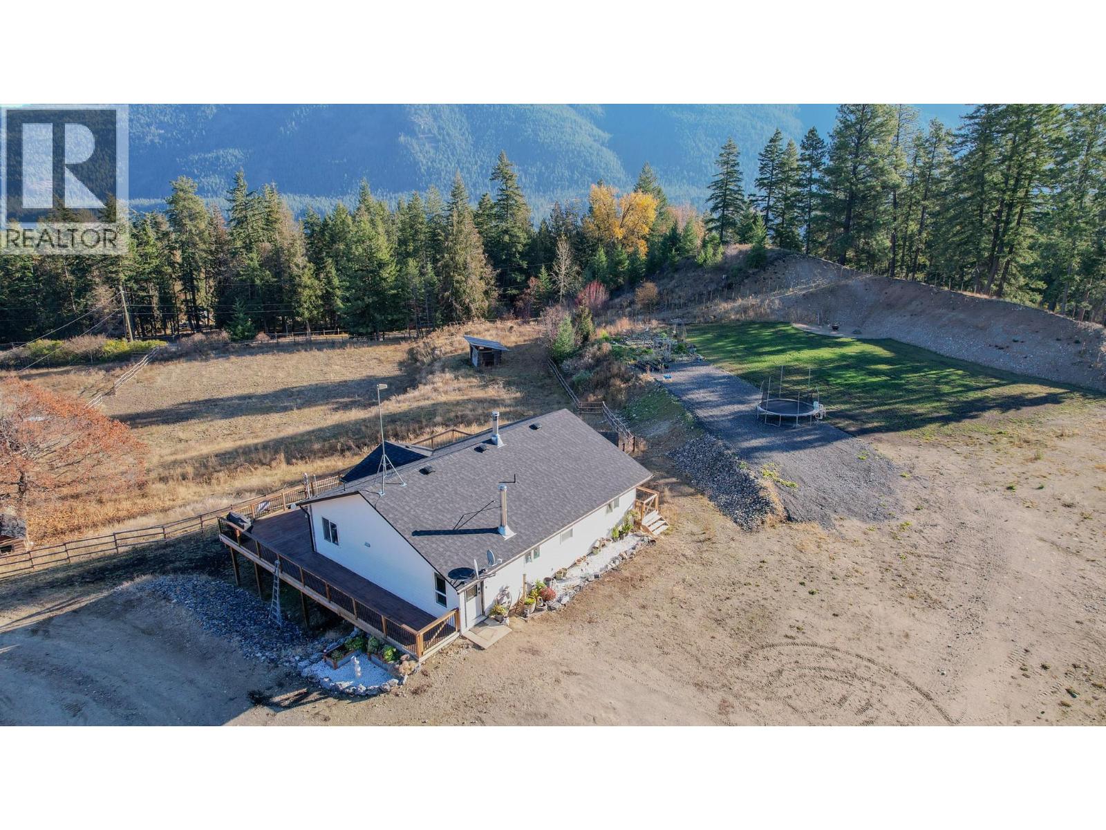 2086 Yankee Flats Road, salmon arm, British Columbia