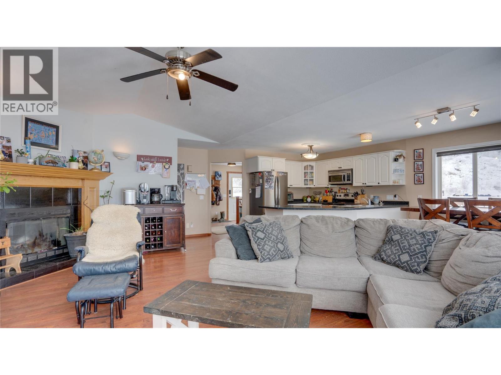 2086 Yankee Flats Road, Salmon Arm, British Columbia  V1E 3J3 - Photo 11 - 10370802