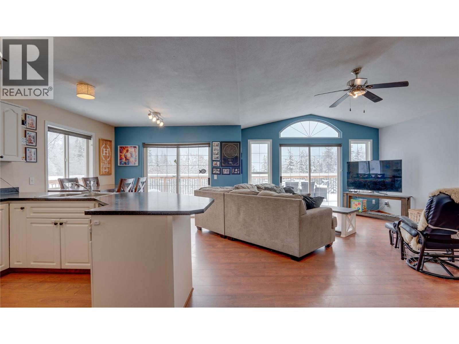 2086 Yankee Flats Road, Salmon Arm, British Columbia  V1E 3J3 - Photo 12 - 10370802