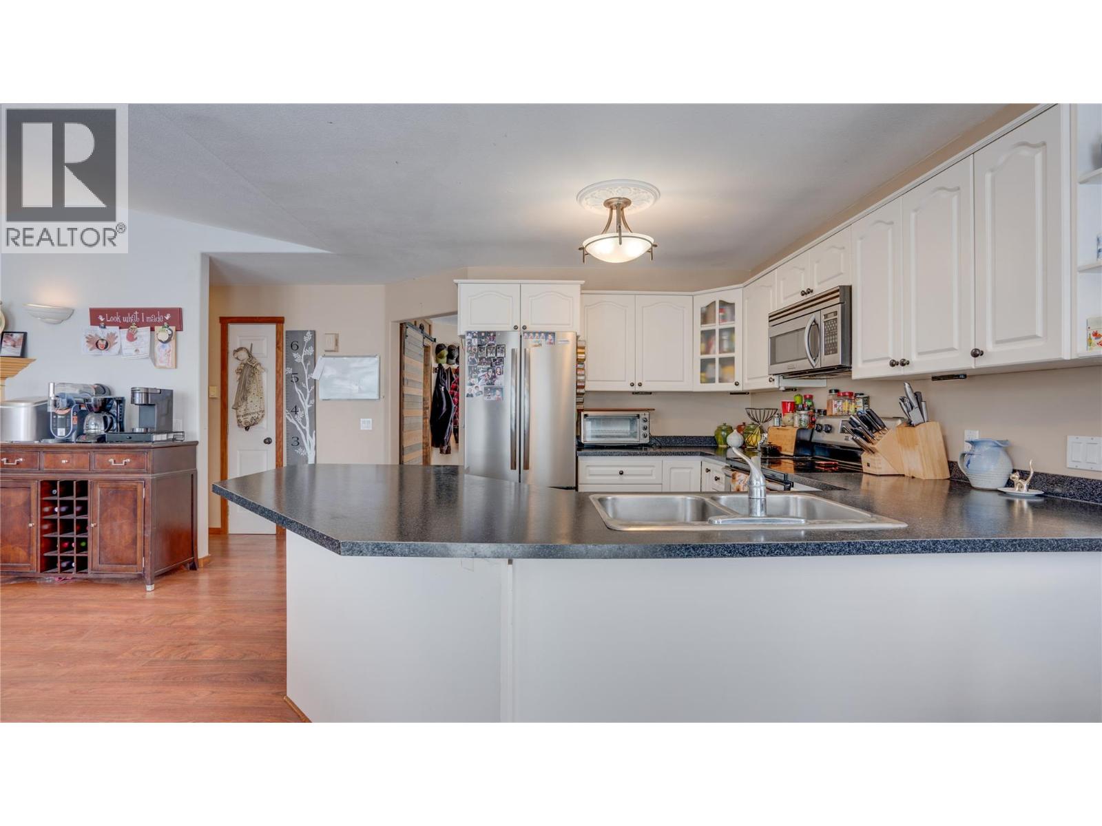 2086 Yankee Flats Road, Salmon Arm, British Columbia  V1E 3J3 - Photo 7 - 10370802