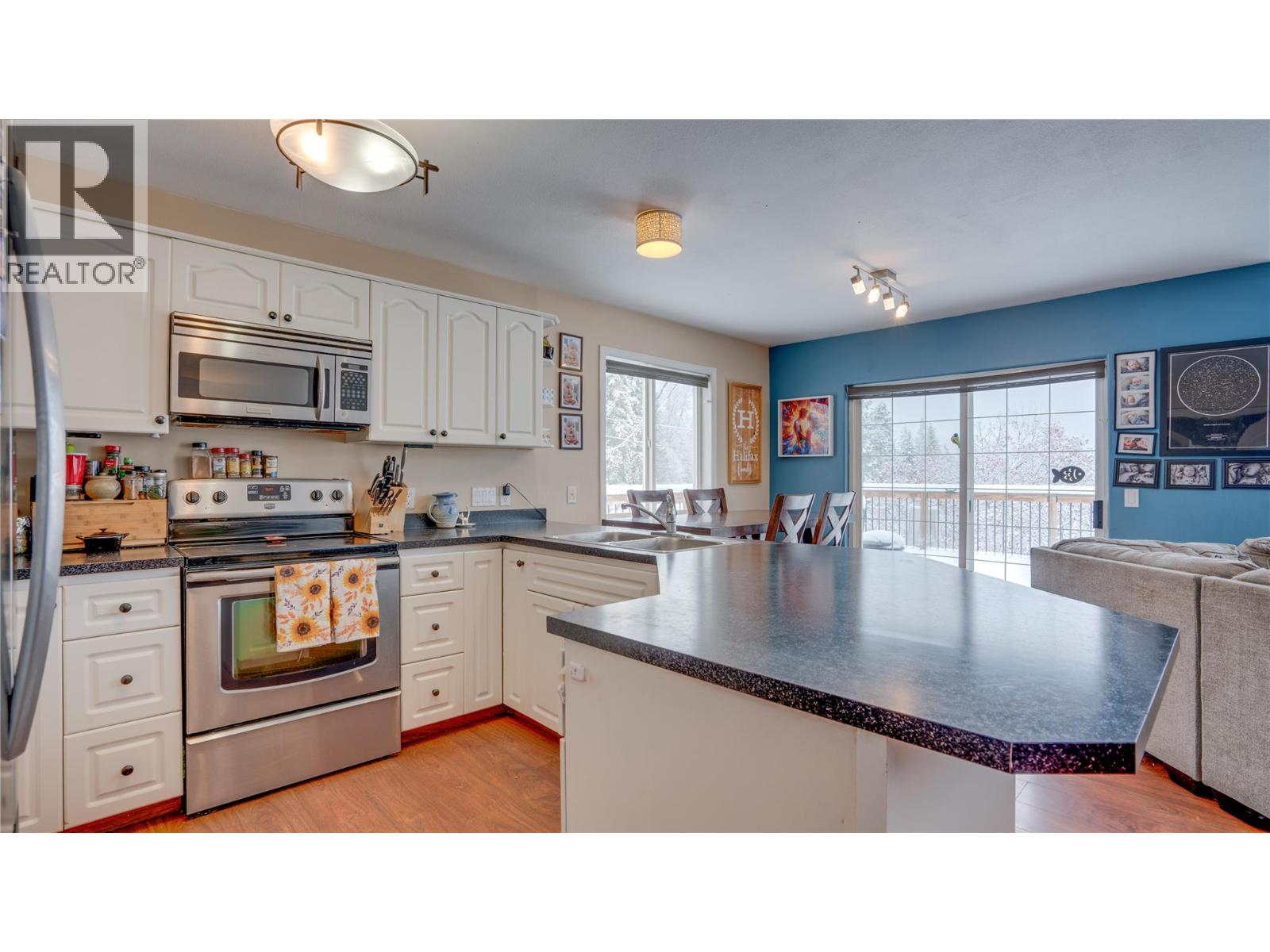 2086 Yankee Flats Road, Salmon Arm, British Columbia  V1E 3J3 - Photo 8 - 10370802