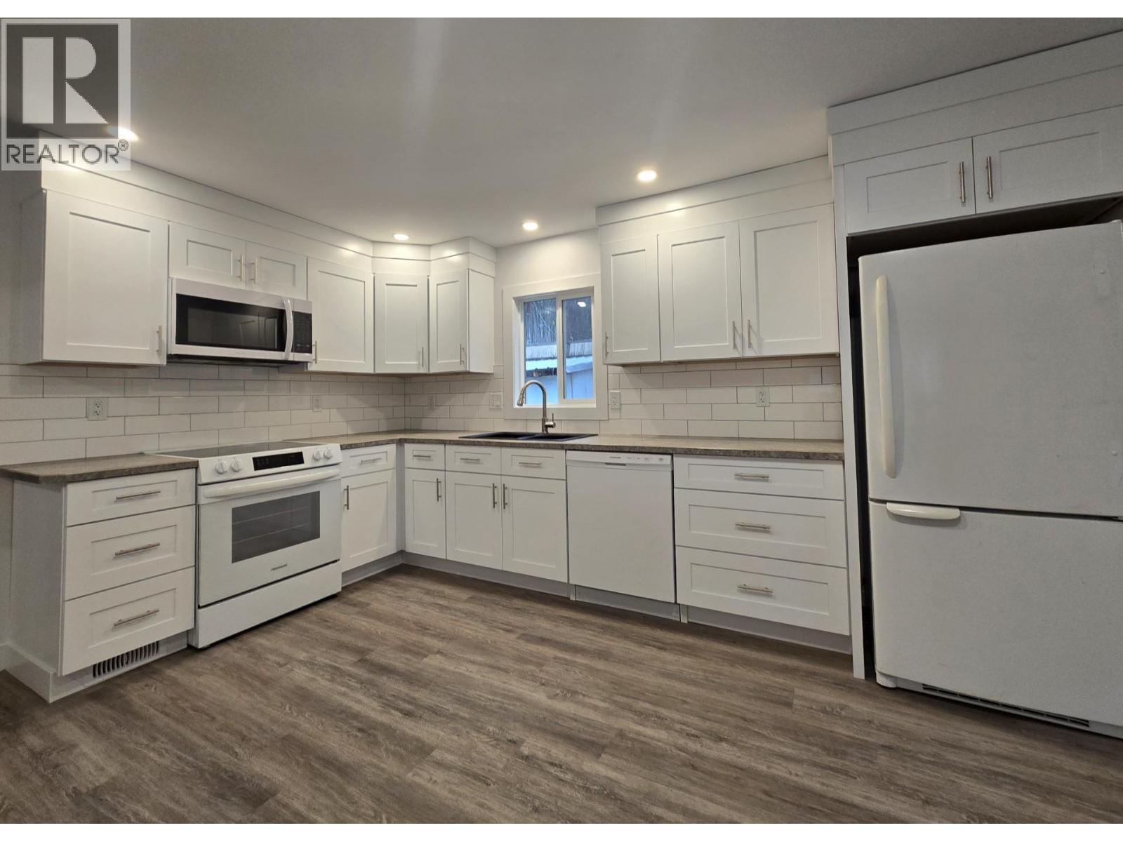 4029 Broadwater Road Unit# 9, Robson, British Columbia  V1N 4V6 - Photo 5 - 10370644