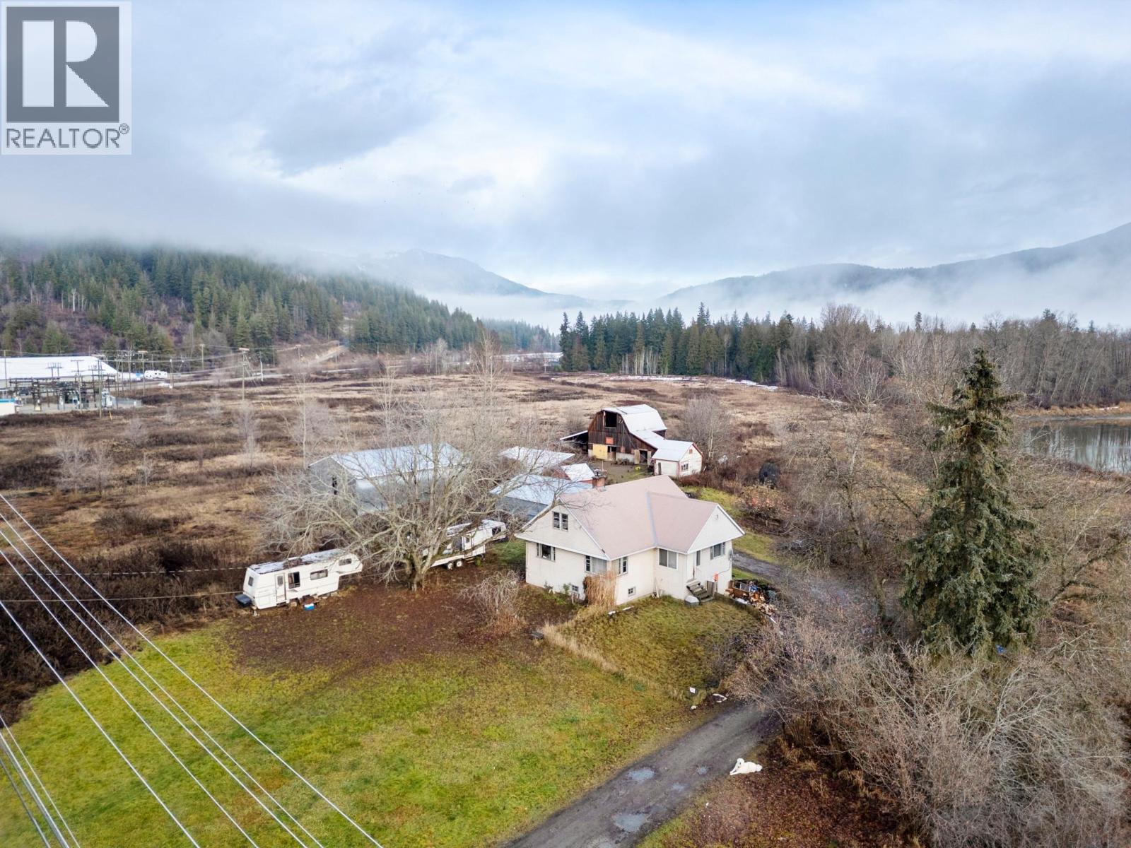 1513 Solsqua Sicamous Road, Sicamous, British Columbia  V0E 2V0 - Photo 3 - 10370708