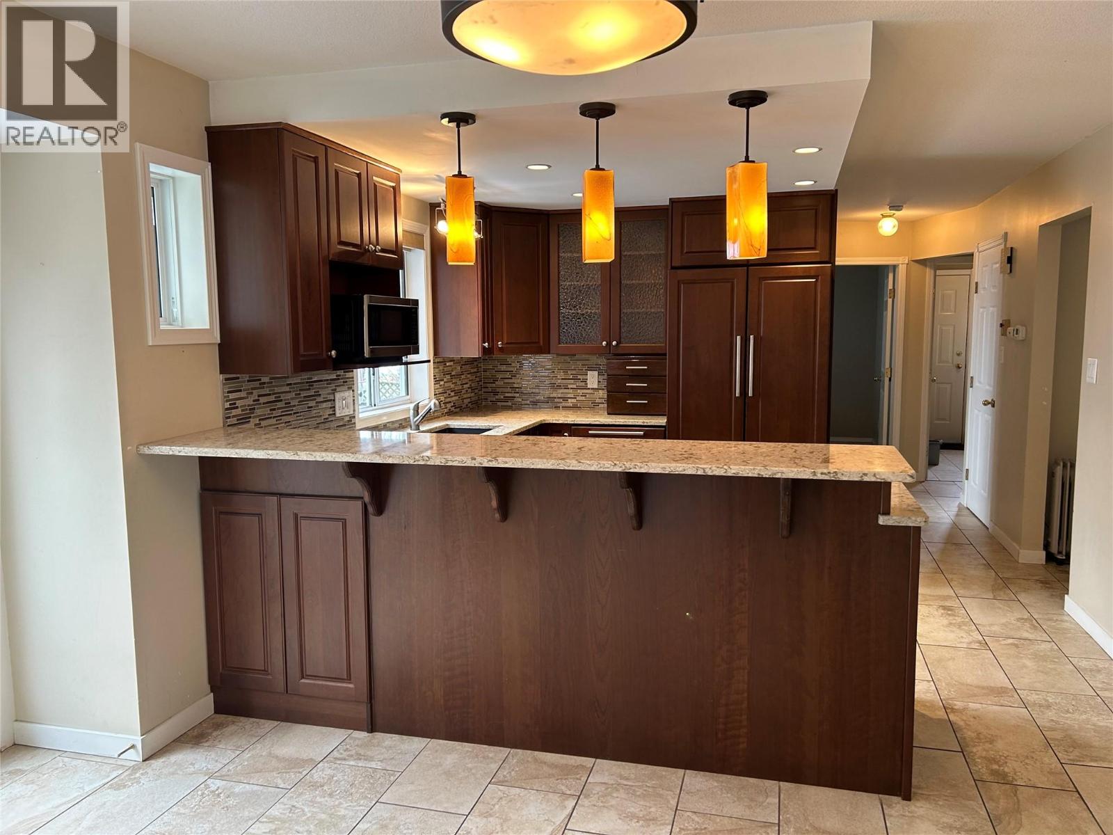 1220 Munson Avenue, Penticton, British Columbia  V2A 8S5 - Photo 2 - 10370986