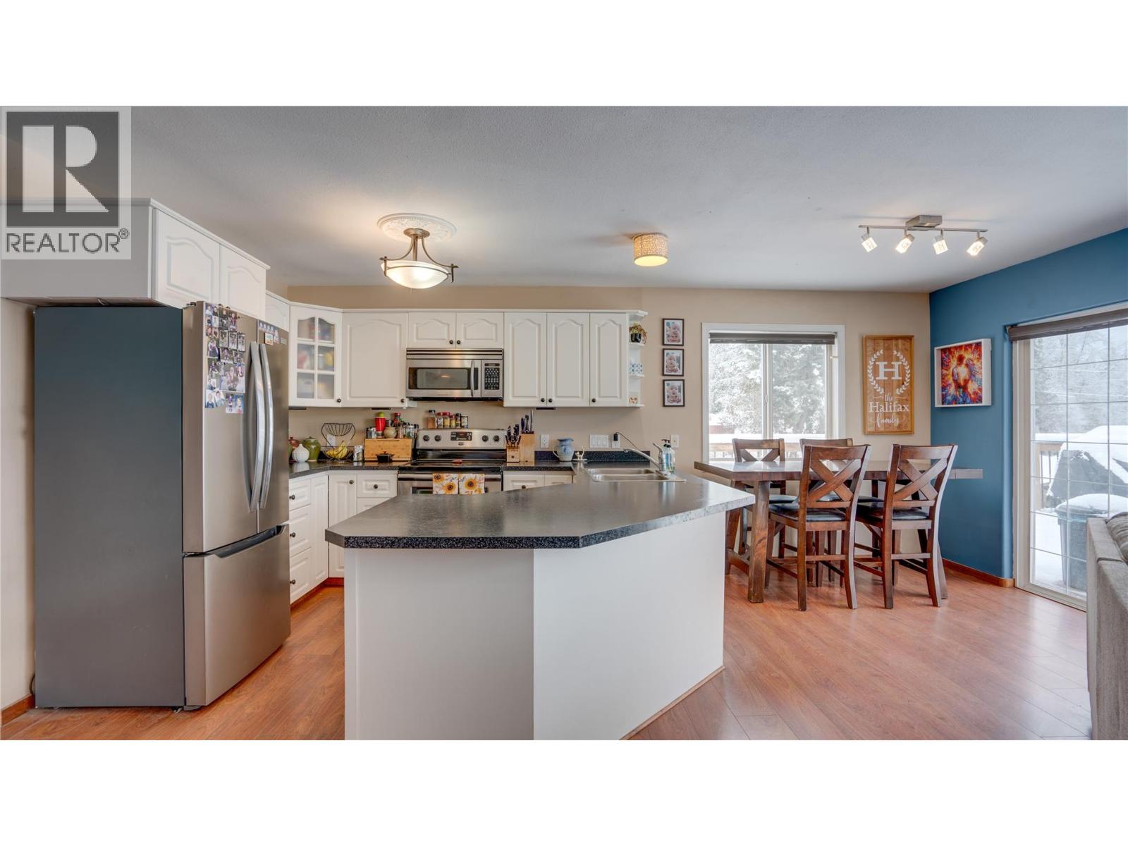 2086 Yankee Flats Road, Salmon Arm, British Columbia  V1E 3J3 - Photo 7 - 10370868
