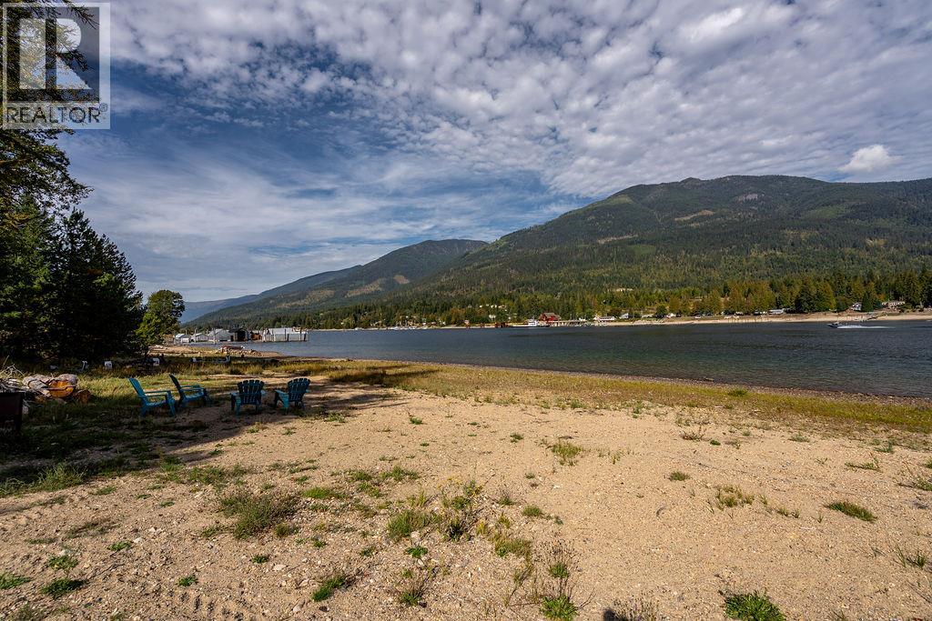 8275 East Procter Road, Procter, British Columbia  V0G 1C0 - Photo 12 - 10365994