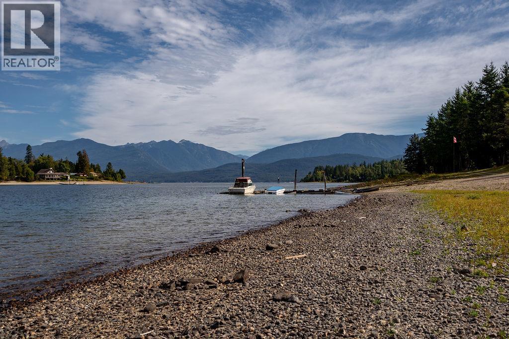 8275 East Procter Road, Procter, British Columbia  V0G 1C0 - Photo 17 - 10365994