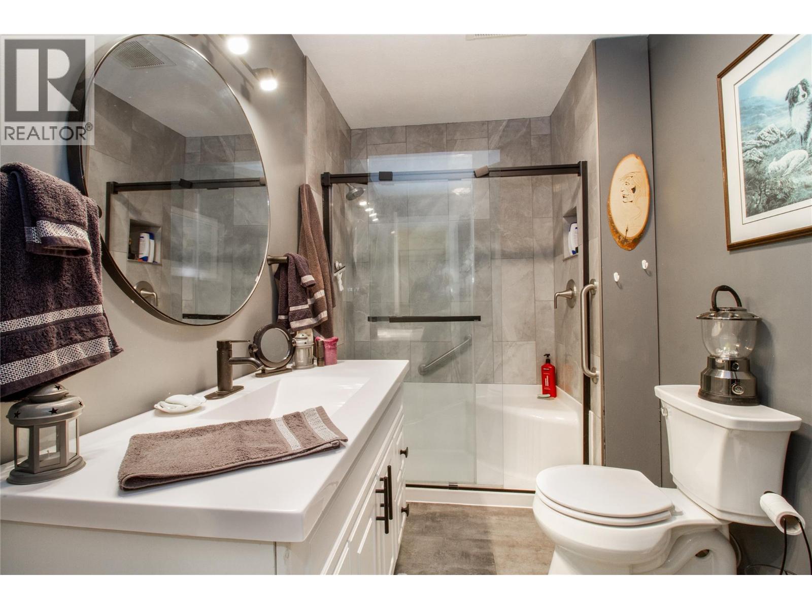 475 Westside Road, Trout Lake, British Columbia  V0G 1R2 - Photo 4 - 10371035
