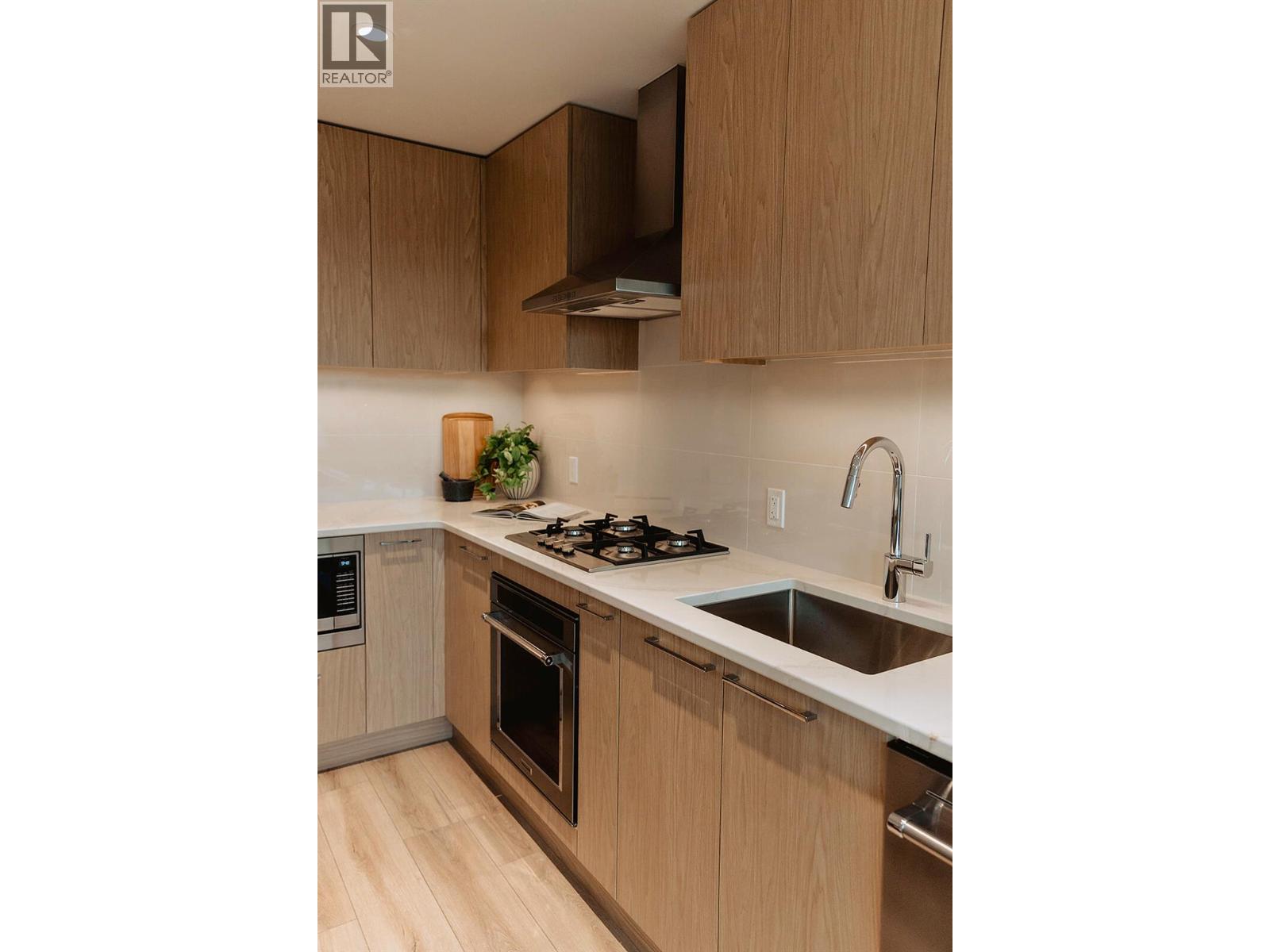 3051 Abbott Street Unit# 305, Kelowna, British Columbia  V1Y 0P1 - Photo 5 - 10370982
