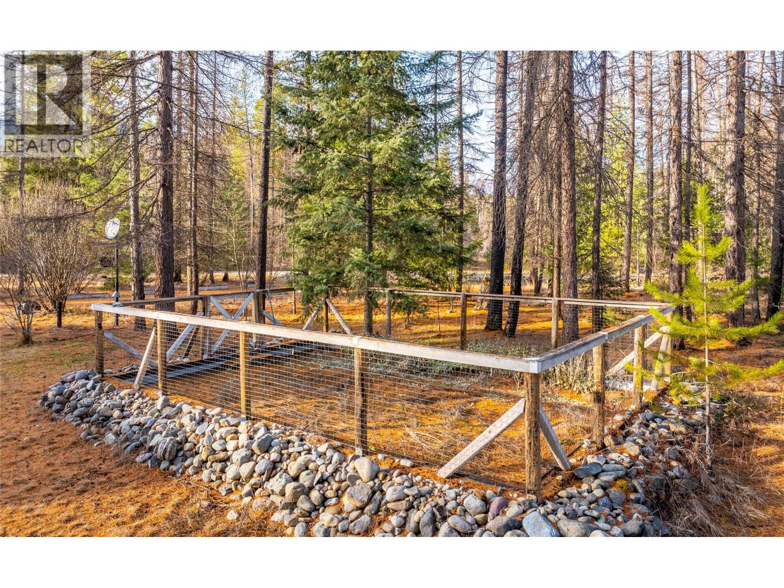 7349 Majestic Road, Kingsgate, British Columbia  V0B 1V1 - Photo 2 - 10371033