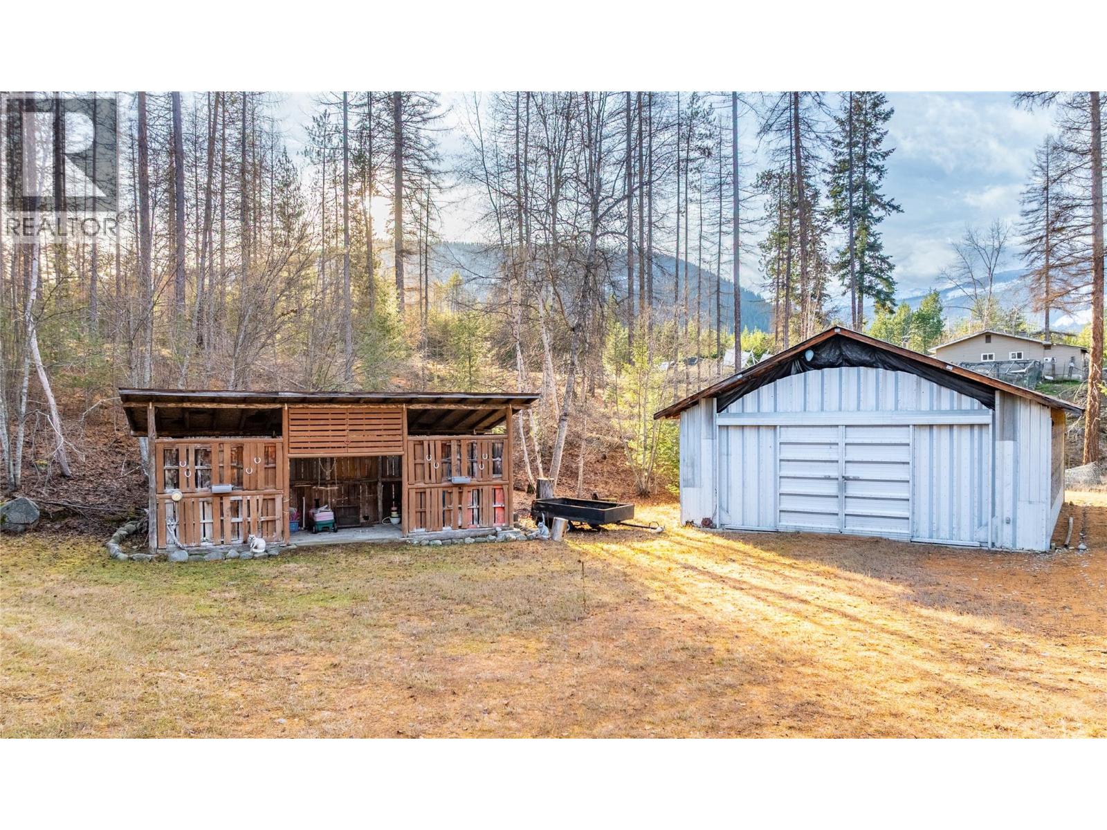 7349 Majestic Road, Kingsgate, British Columbia  V0B 1V1 - Photo 5 - 10371033
