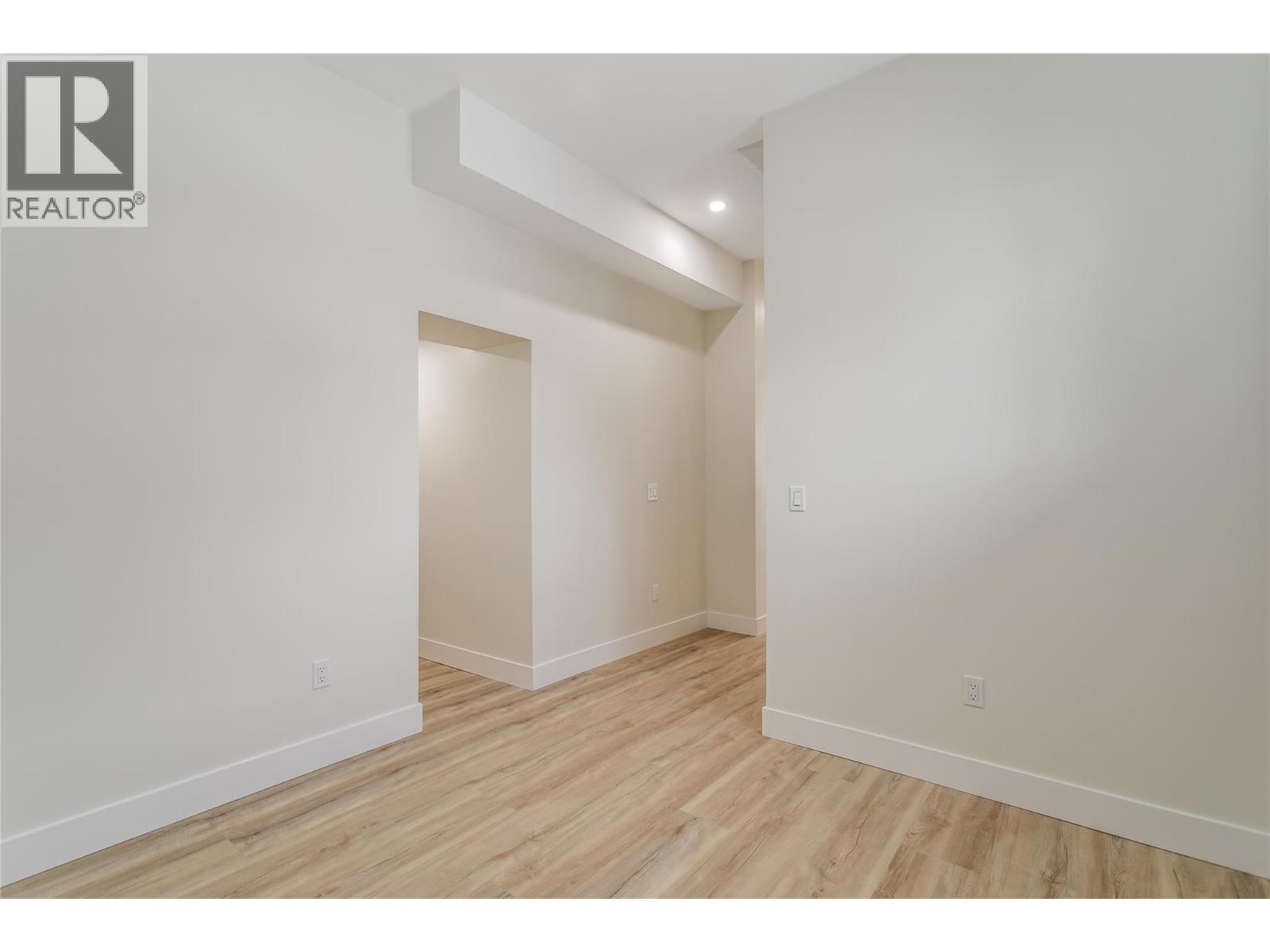 1136 Hume Avenue, Kelowna, British Columbia  V1P 1S3 - Photo 36 - 10371010