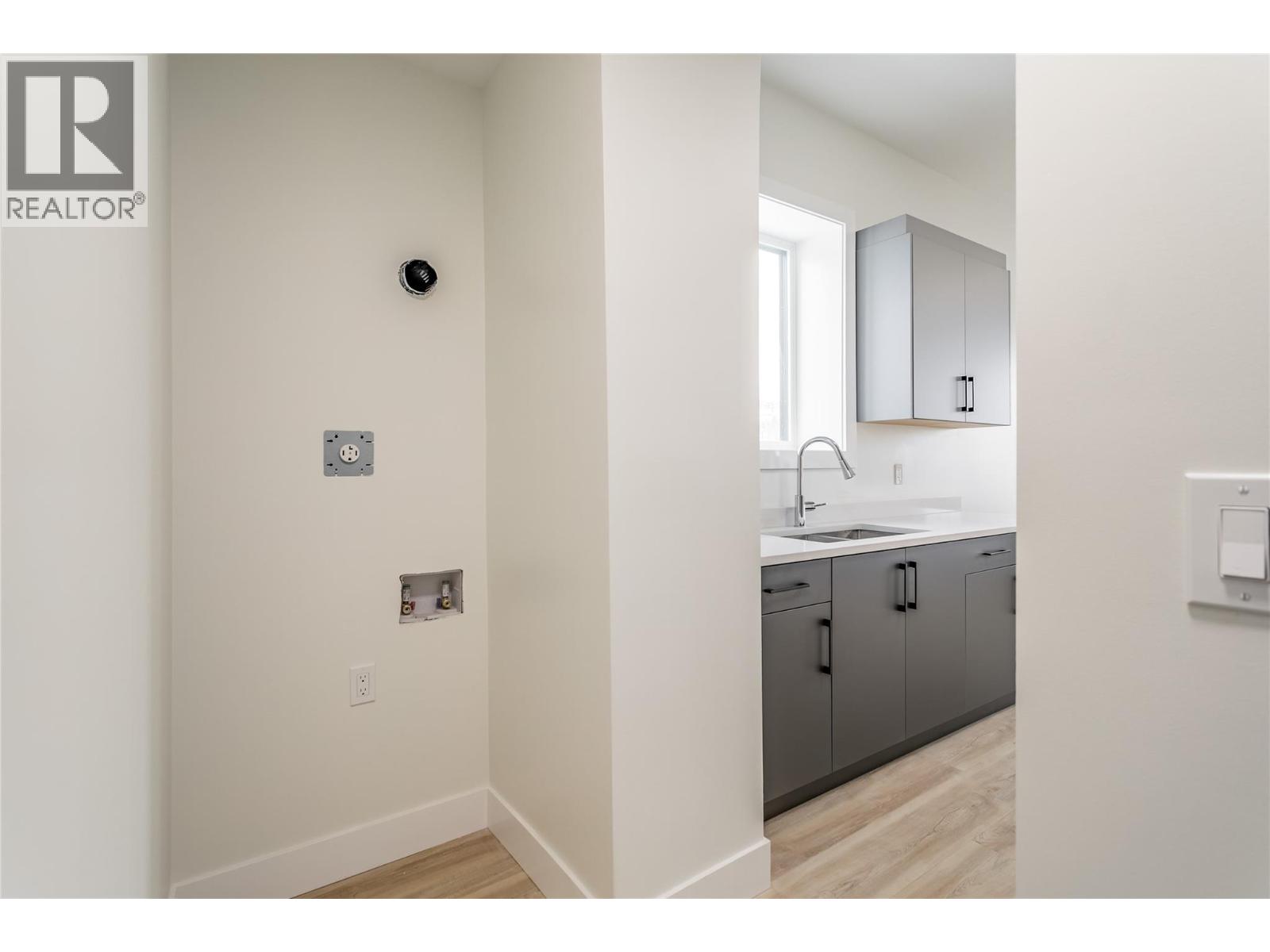 1136 Hume Avenue, Kelowna, British Columbia  V1P 1S3 - Photo 50 - 10371010
