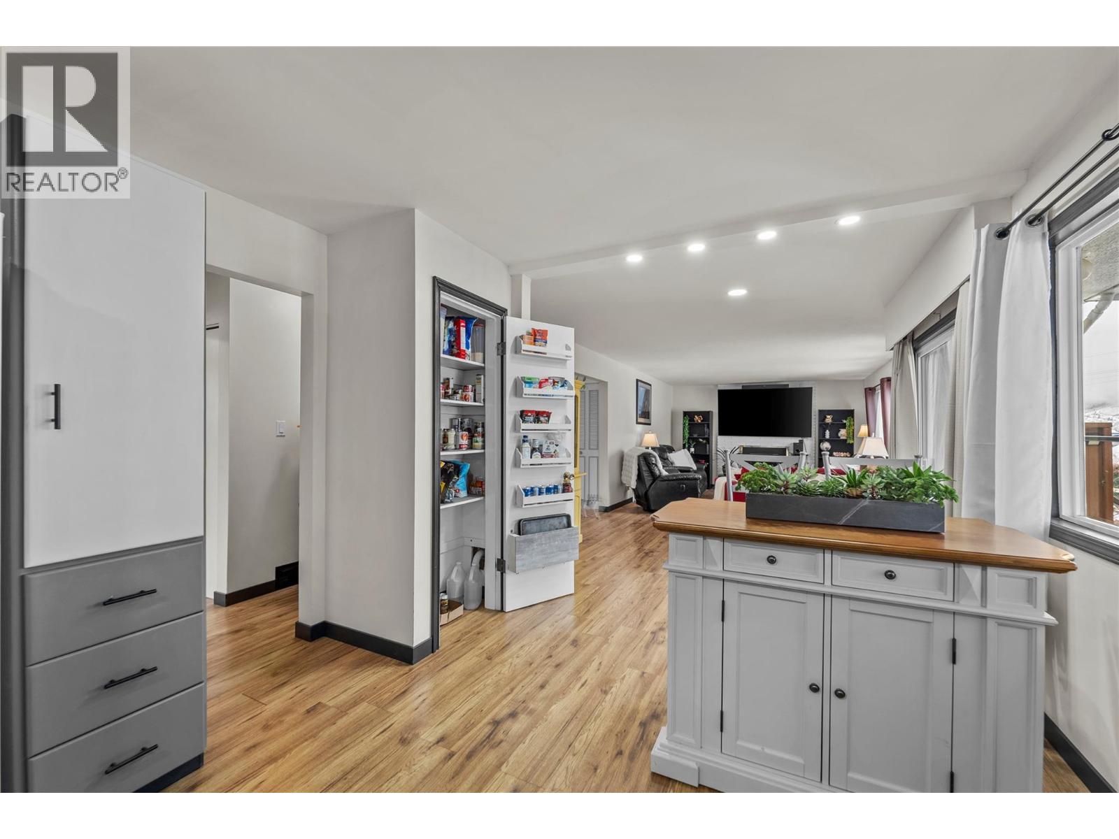 1572 Valleyview Drive, Cache Creek, British Columbia  V0K 1H0 - Photo 13 - 10371143