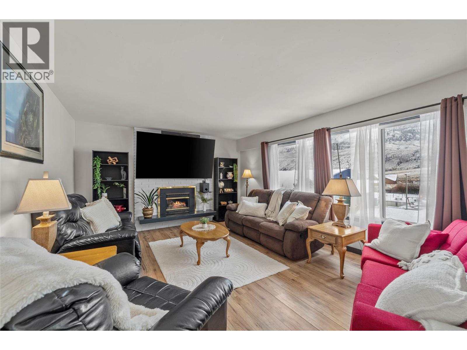 1572 Valleyview Drive, Cache Creek, British Columbia  V0K 1H0 - Photo 3 - 10371143
