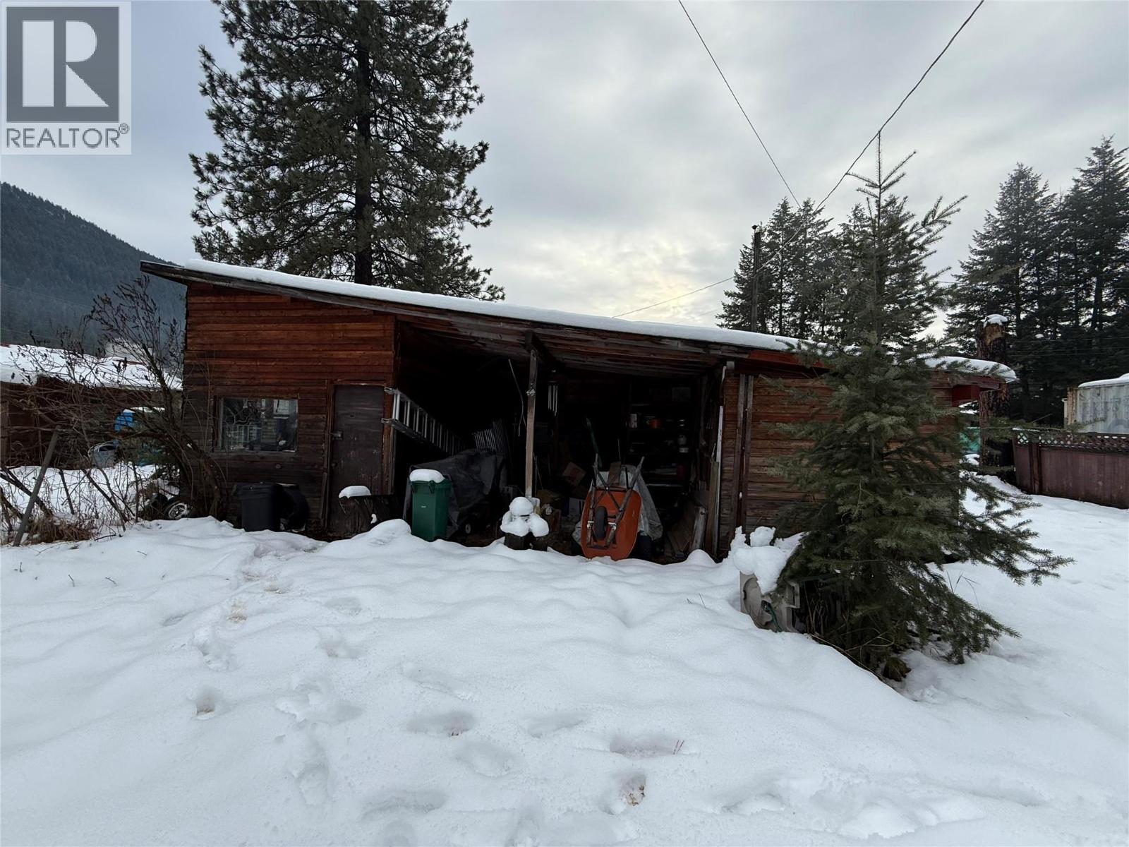 5861 33 Highway, Beaverdell, British Columbia  V0H 1A0 - Photo 4 - 10371100