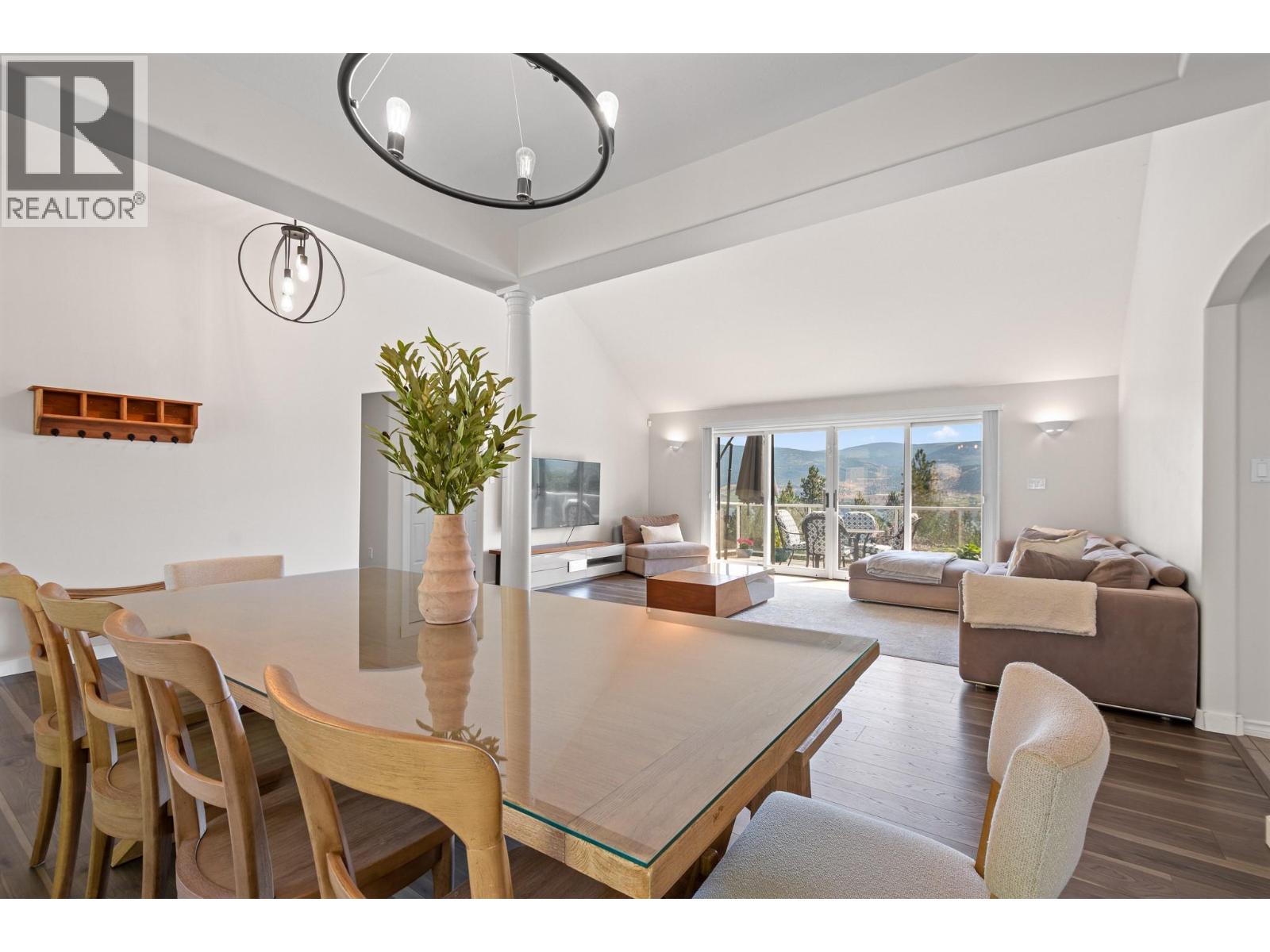 2455 Westwood Drive, Penticton, British Columbia  V2A 8Y8 - Photo 2 - 10371210