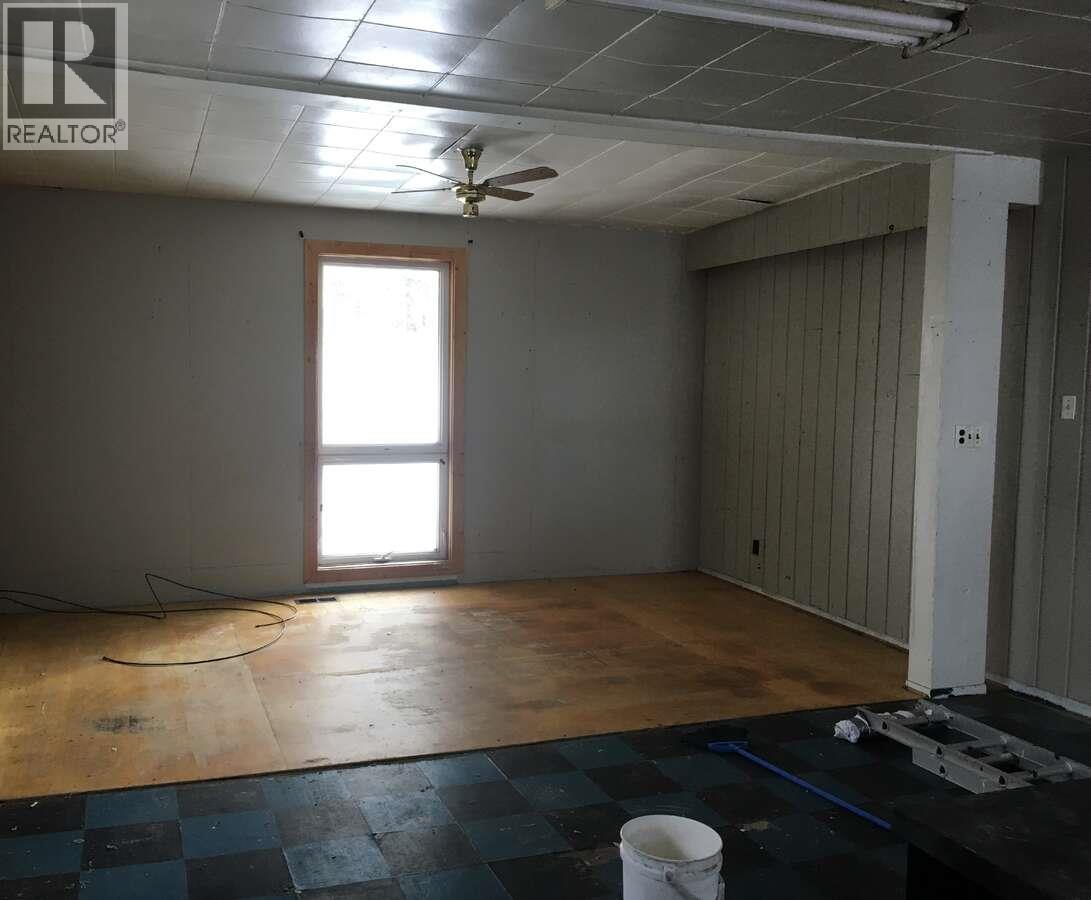6904 Highway 6, Appledale, British Columbia  V0G 2J0 - Photo 8 - 10371217