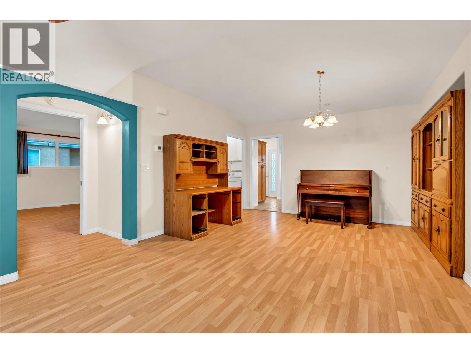 6108 Saint Martin Place, Oliver, British Columbia  V0H 1T0 - Photo 5 - 10371208