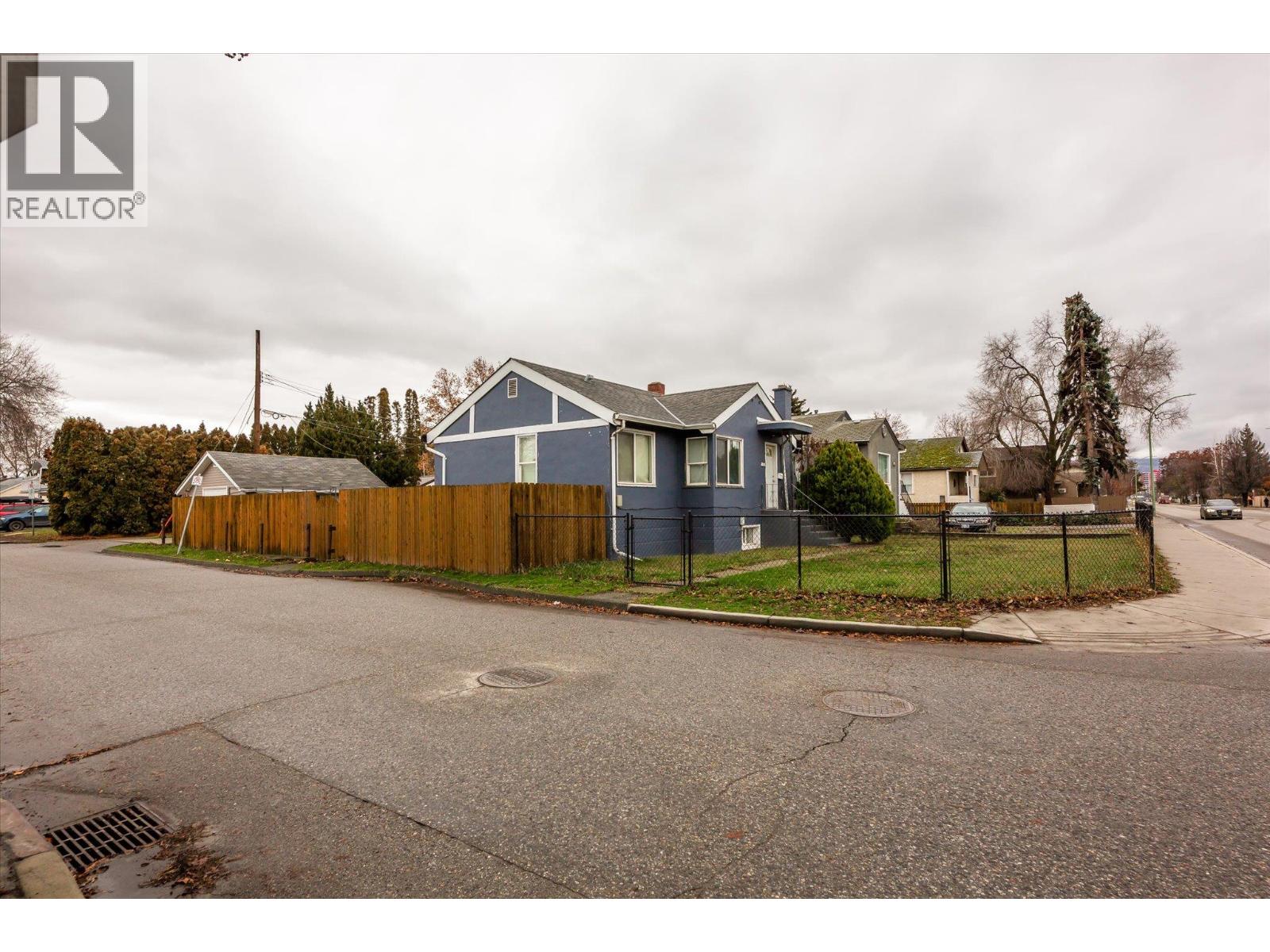 2405 Pandosy Street, Kelowna, British Columbia  V1Y 1T7 - Photo 10 - 10370983