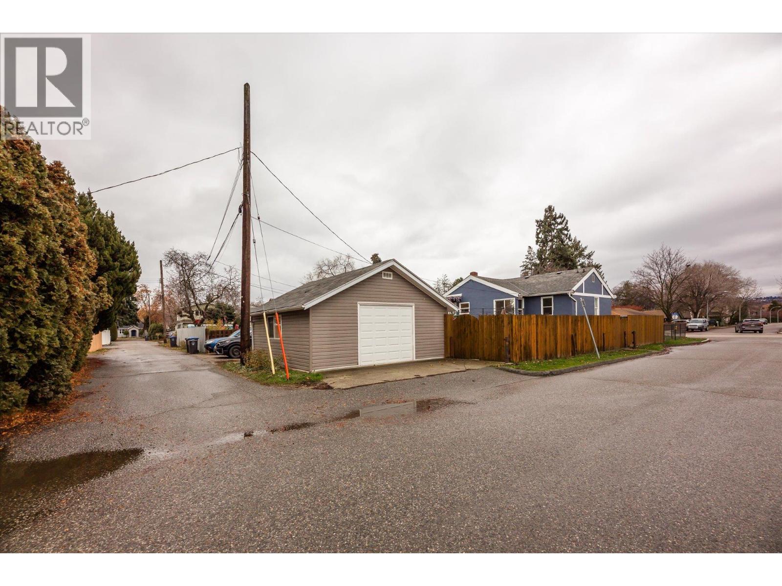 2405 Pandosy Street, Kelowna, British Columbia  V1Y 1T7 - Photo 11 - 10370983