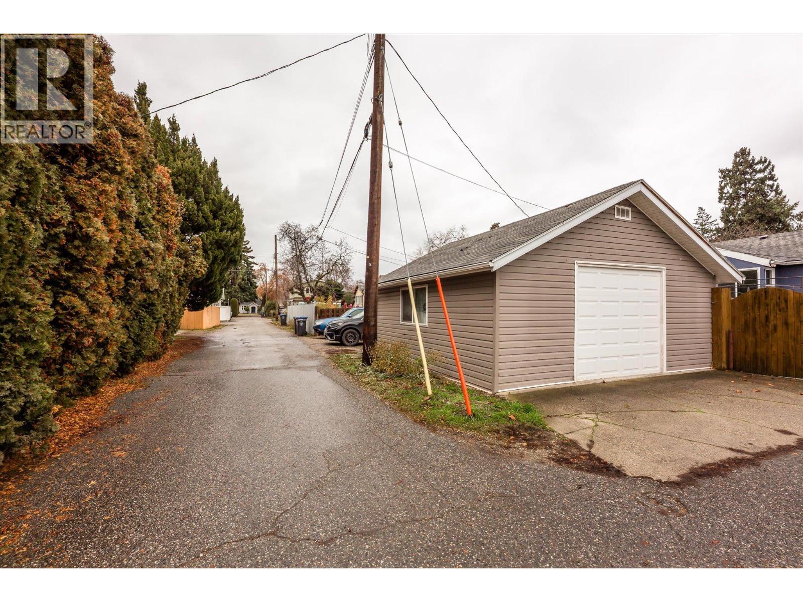 2405 Pandosy Street, Kelowna, British Columbia  V1Y 1T7 - Photo 12 - 10370983