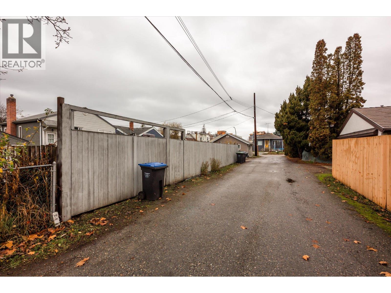 2405 Pandosy Street, Kelowna, British Columbia  V1Y 1T7 - Photo 13 - 10370983
