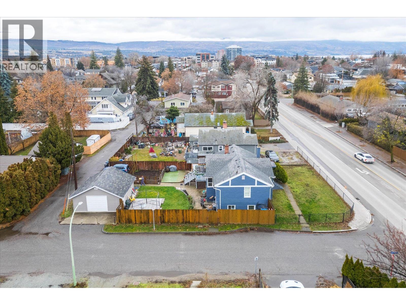 2405 Pandosy Street, Kelowna, British Columbia  V1Y 1T7 - Photo 3 - 10370983