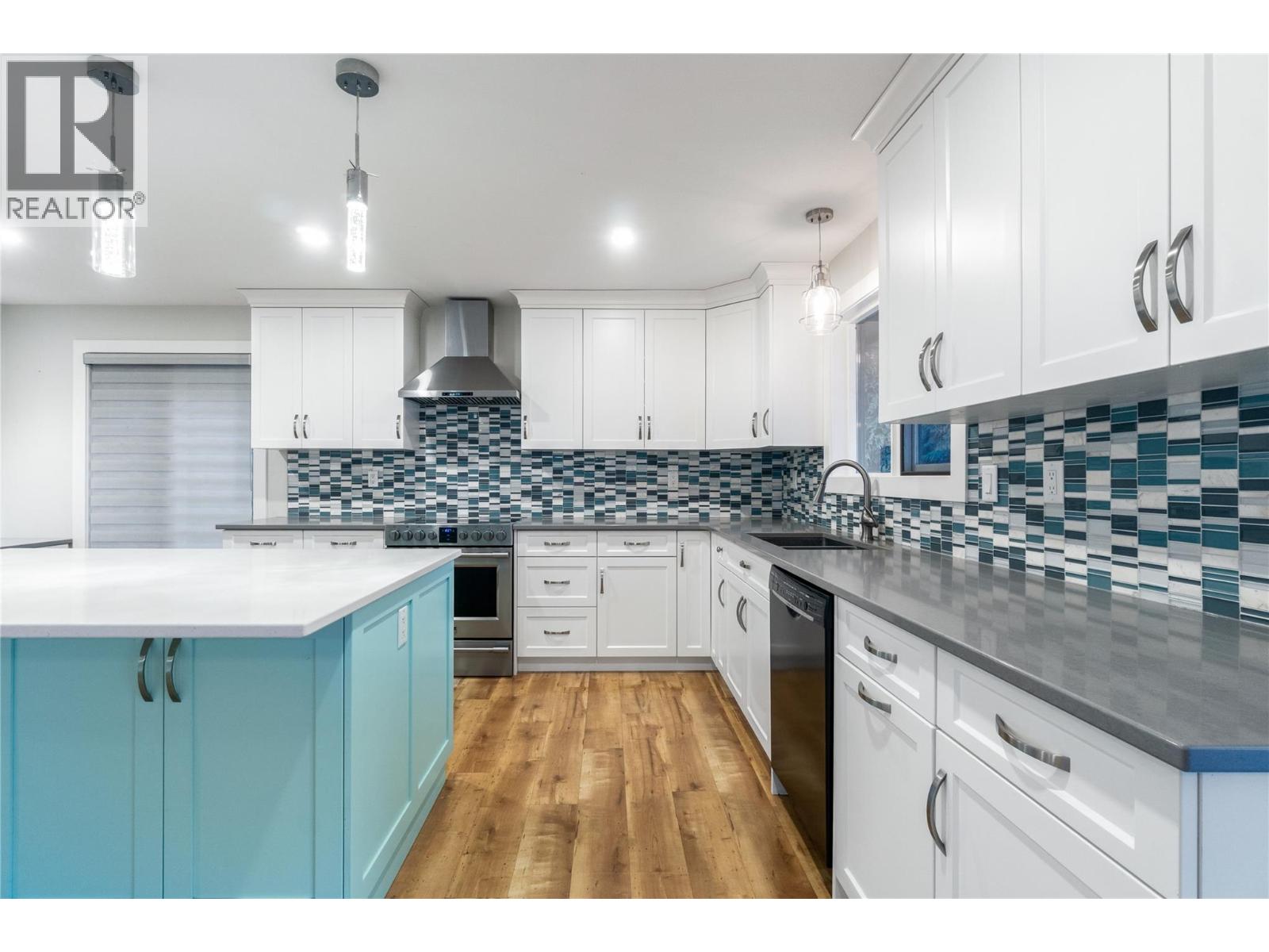 401 97a Highway, Sicamous, British Columbia  V0E 2V1 - Photo 10 - 10371067